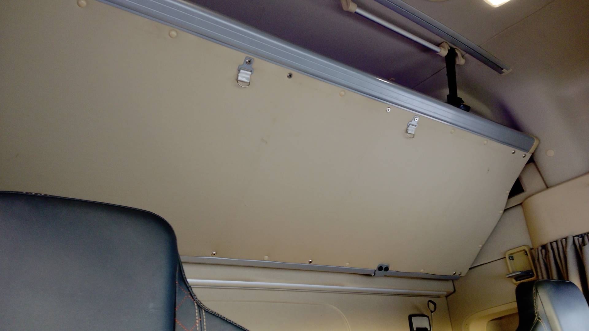 Shacman SX4188YY381,  398 279 км, 2024 года в лизинг