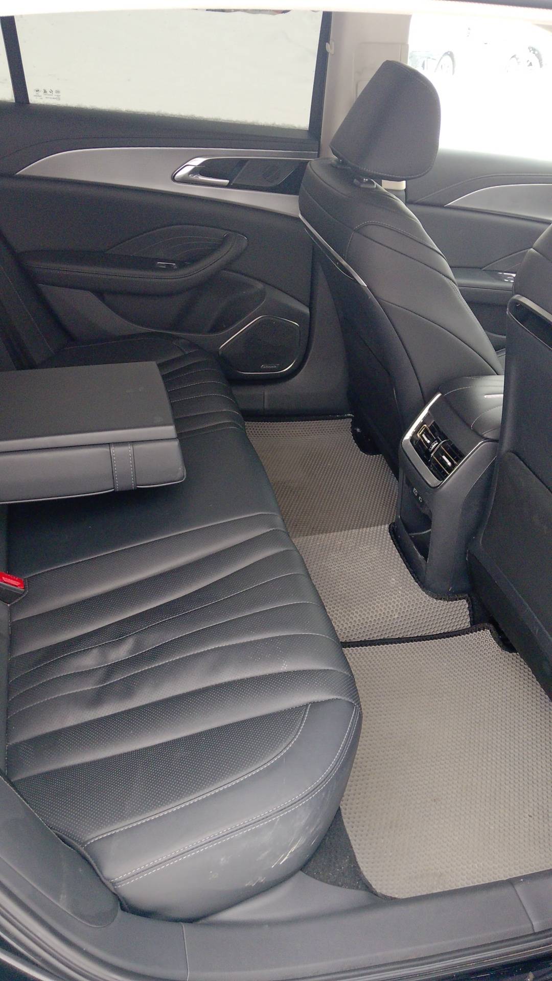 Hongqi H5,  123 968 км, 2024 года в лизинг