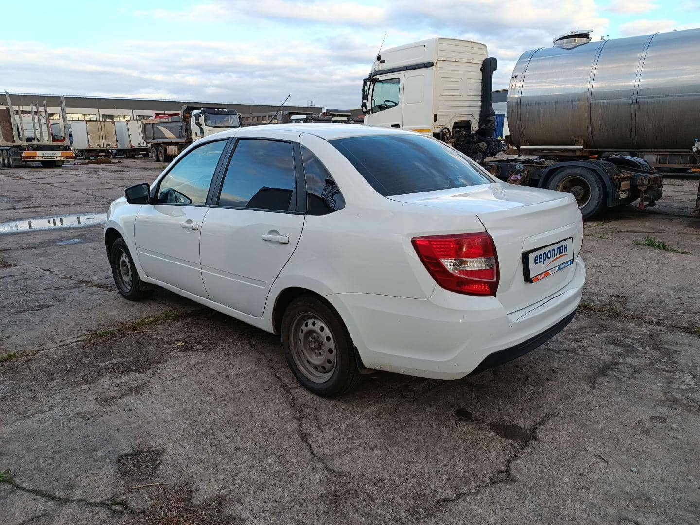 Lada Granta седан,  143 762 км, 2024 года в лизинг