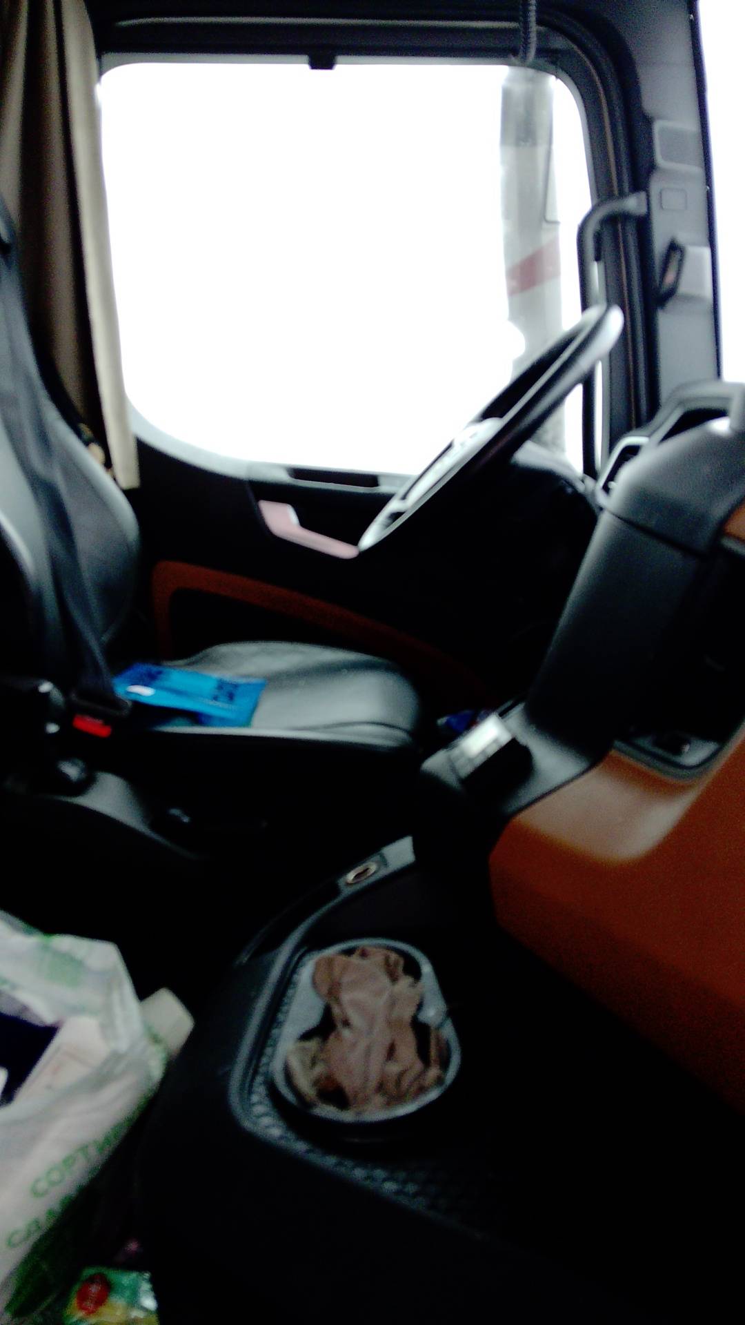 Shacman SX4188YY381,  568 174 км, 2024 года в лизинг