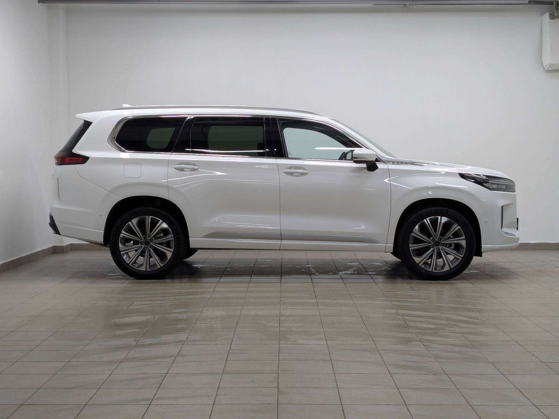 EXEED VX President 7 мест 2.0T 8AT 4WD