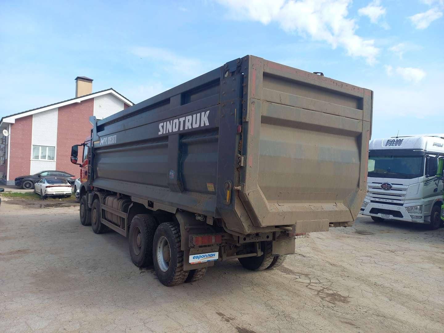 HOWO ZZ3317V386GE1 8х4,  162 707 км, 2024 года в лизинг