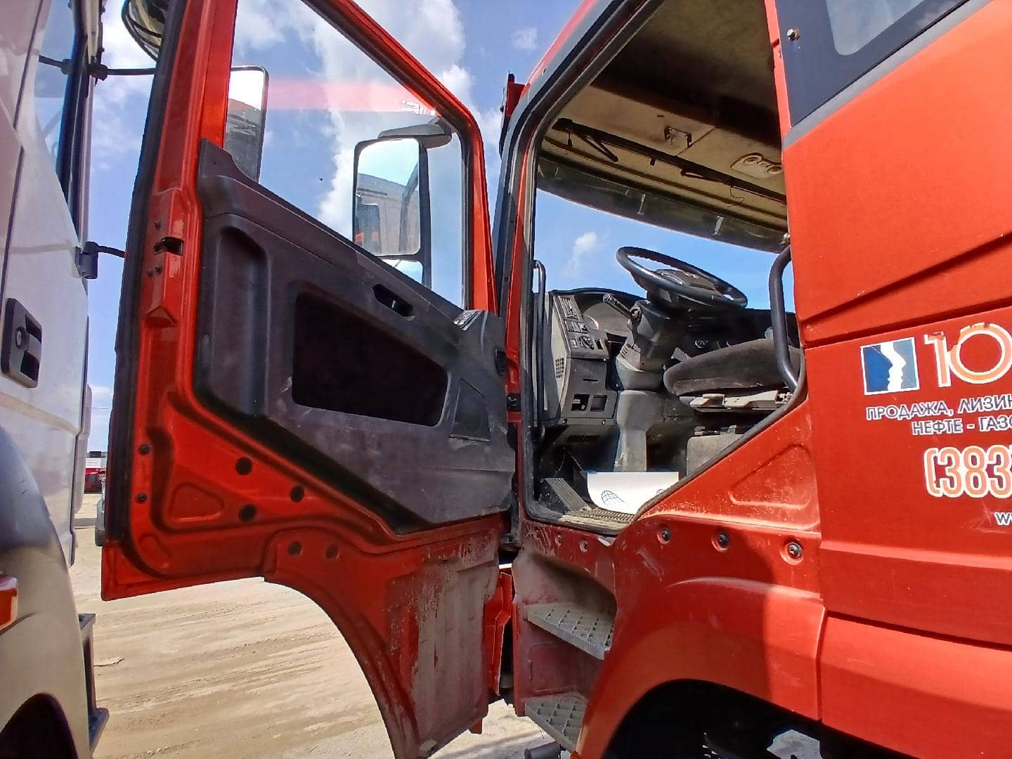 Shacman SX33186T366,  124 455 км, 2021 года в лизинг