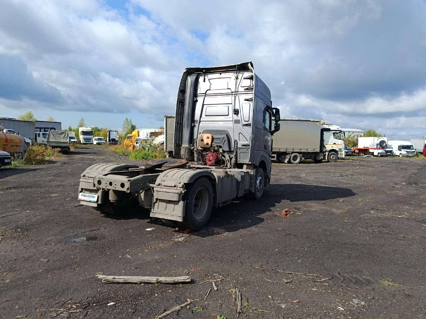 Shacman SX4188YY381,  397 901 км, 2024 года в лизинг