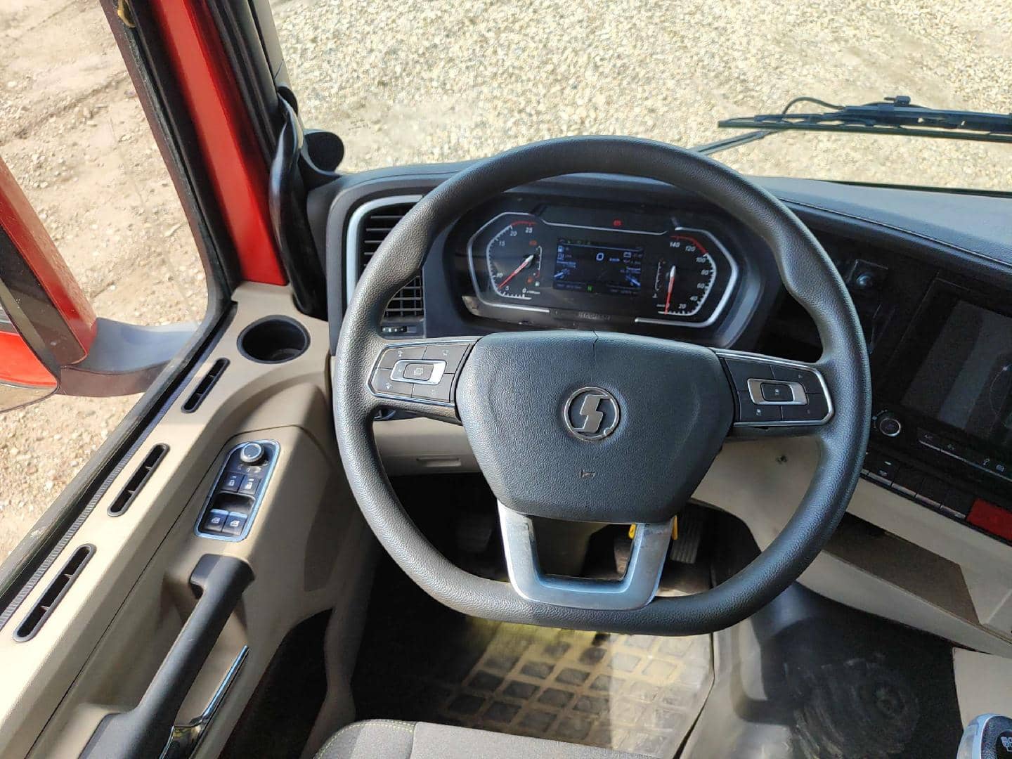 Shacman SX42584V324,  147 878 км, 2023 года в лизинг