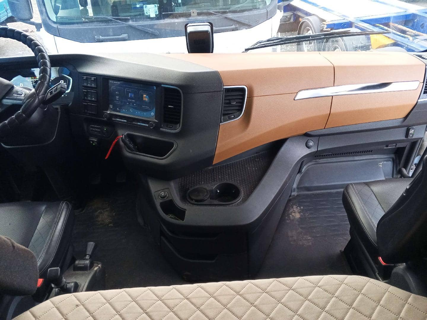 Shacman SX4188YY381,  277 790 км, 2023 года в лизинг