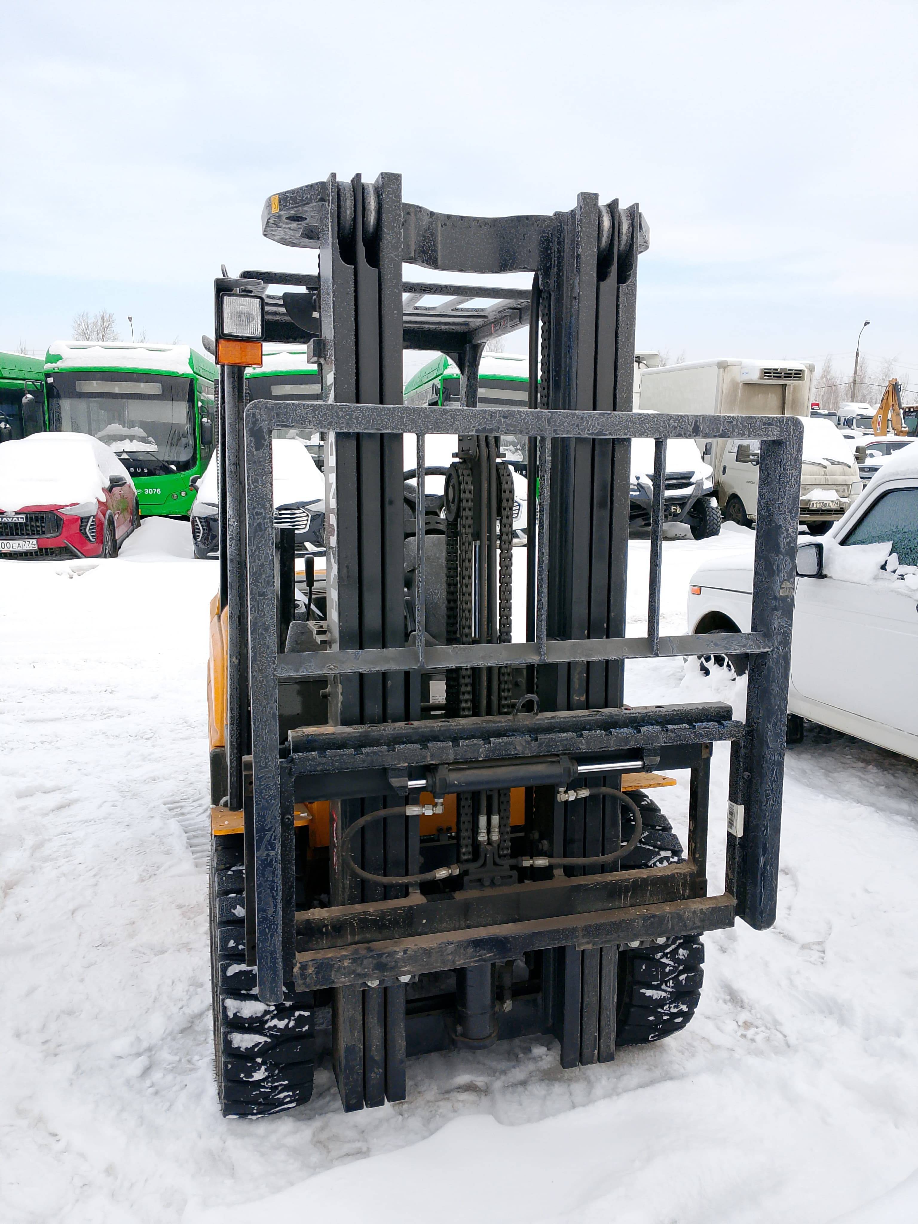 Hyundai 30D-9E Лот 000007422