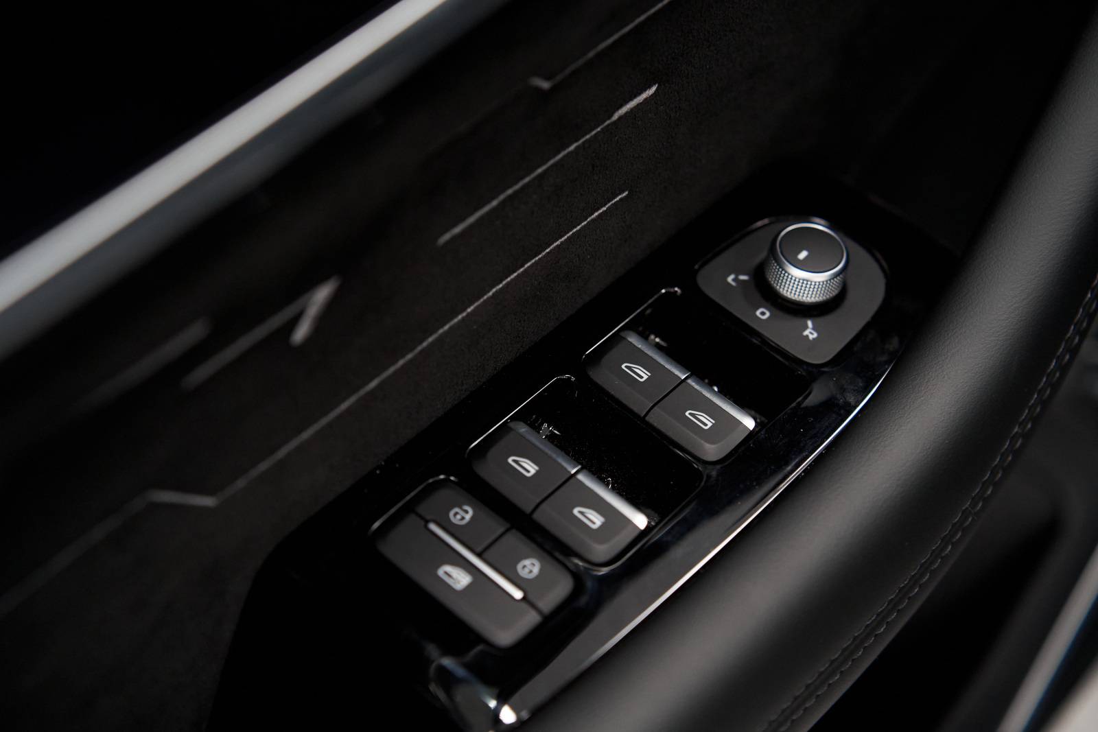 Geely Monjaro Exclusive 2.0T (238 hp) 8AT 4WD