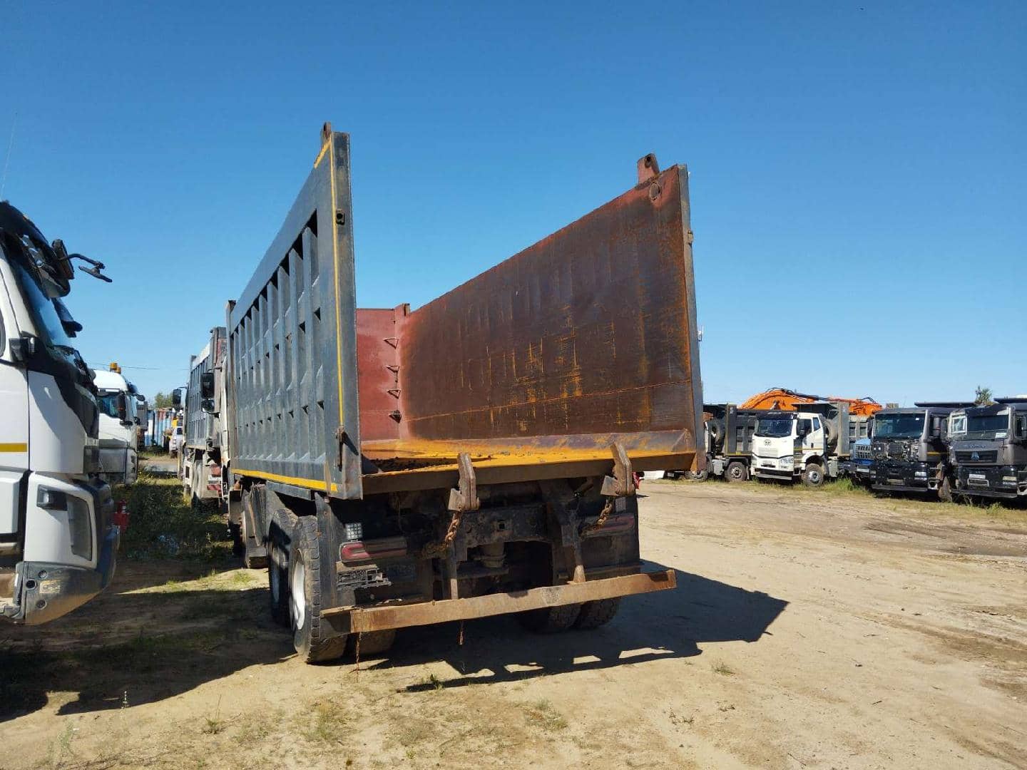 FAW CA3310P66K24T4E5 8х4,  156 851 км, 2022 года в лизинг