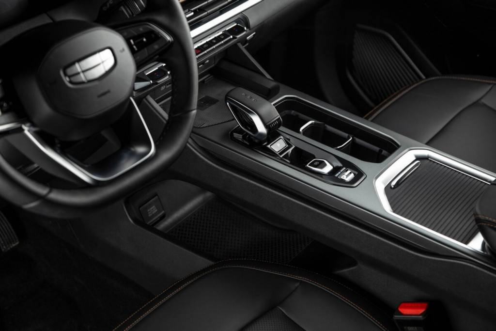 Geely Okavango Flagship 2.0T 7DCT 2WD