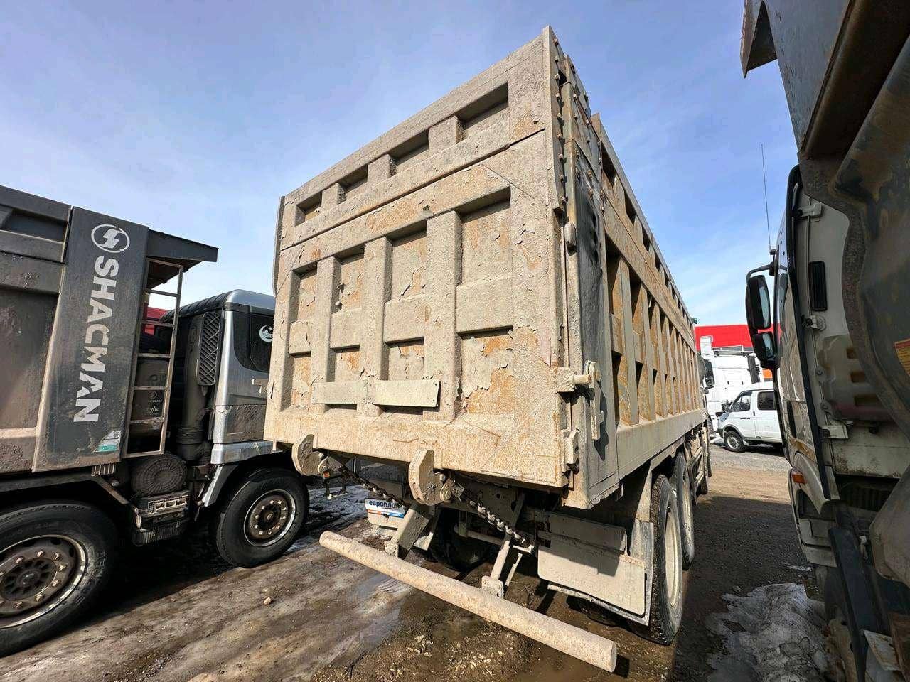 Shacman SX33186V366,  302 125 км, 2022 года в лизинг
