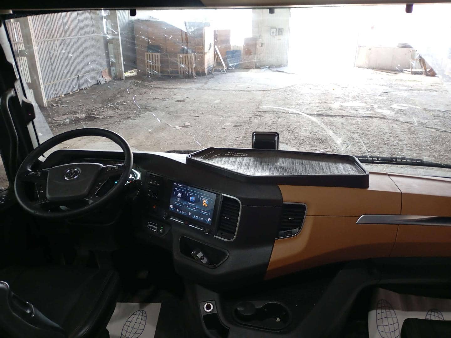 Shacman SX4188YY381,  349 568 км, 2023 года в лизинг