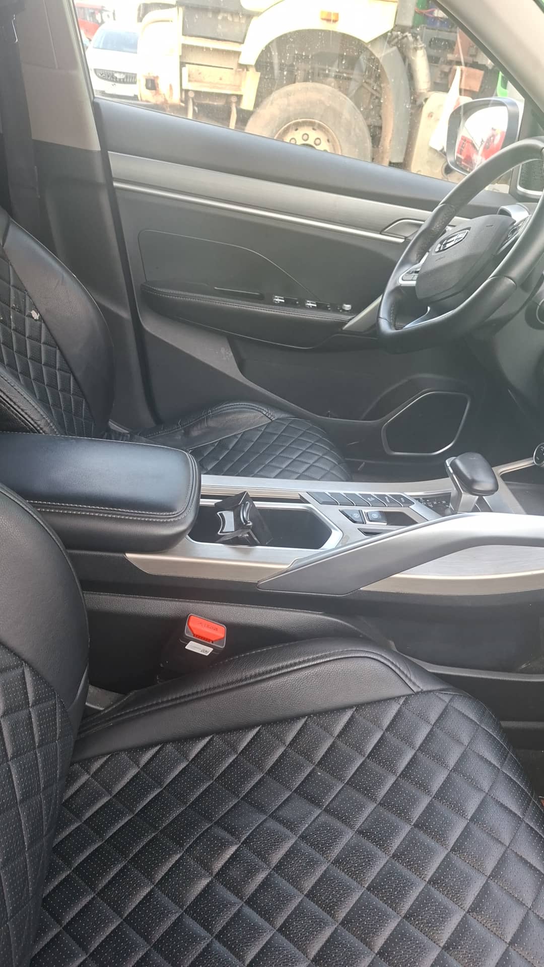 Geely Coolray,  100 000 км, 2023 года в лизинг