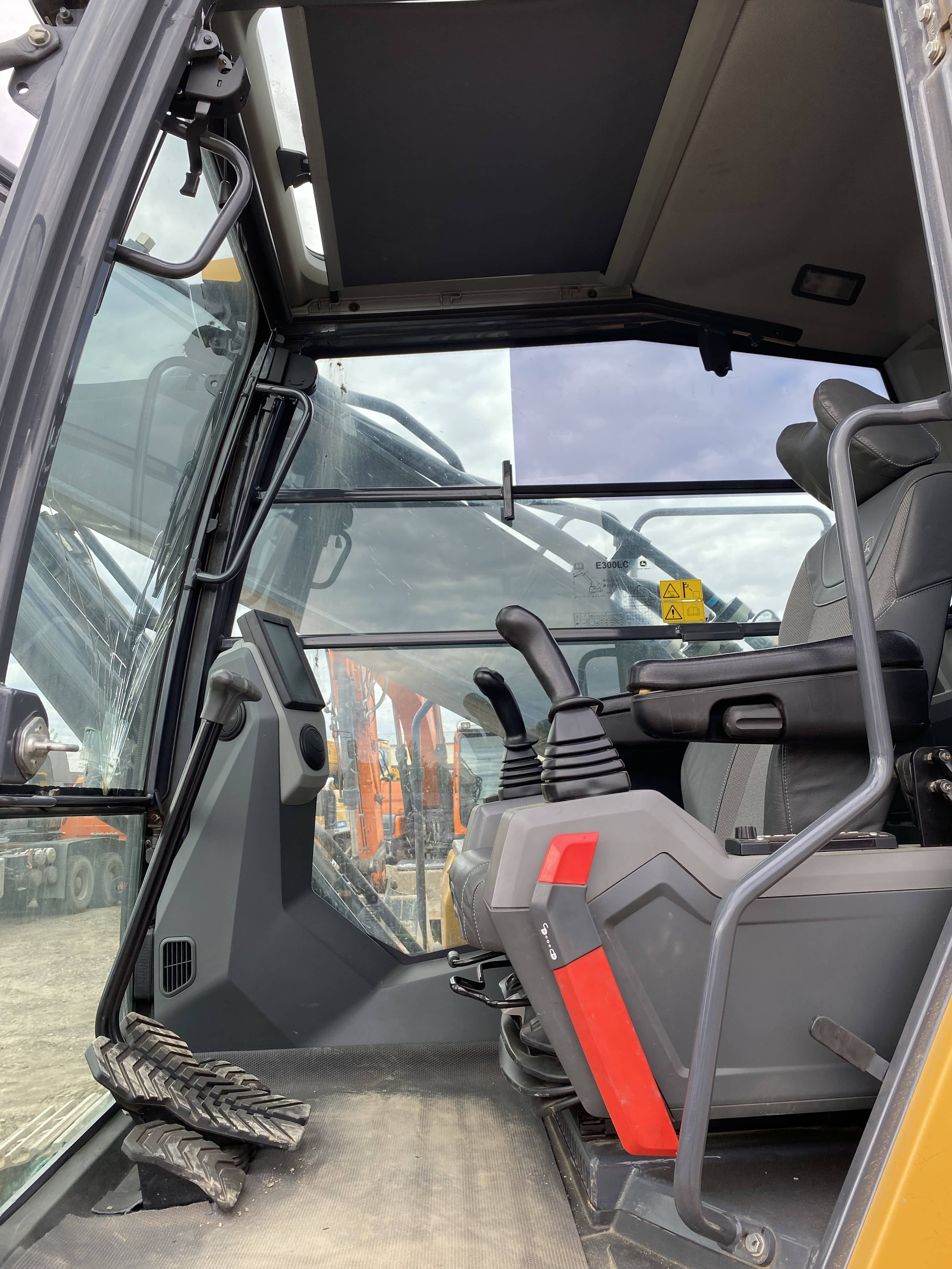 John Deere E300LC Лот 000000705