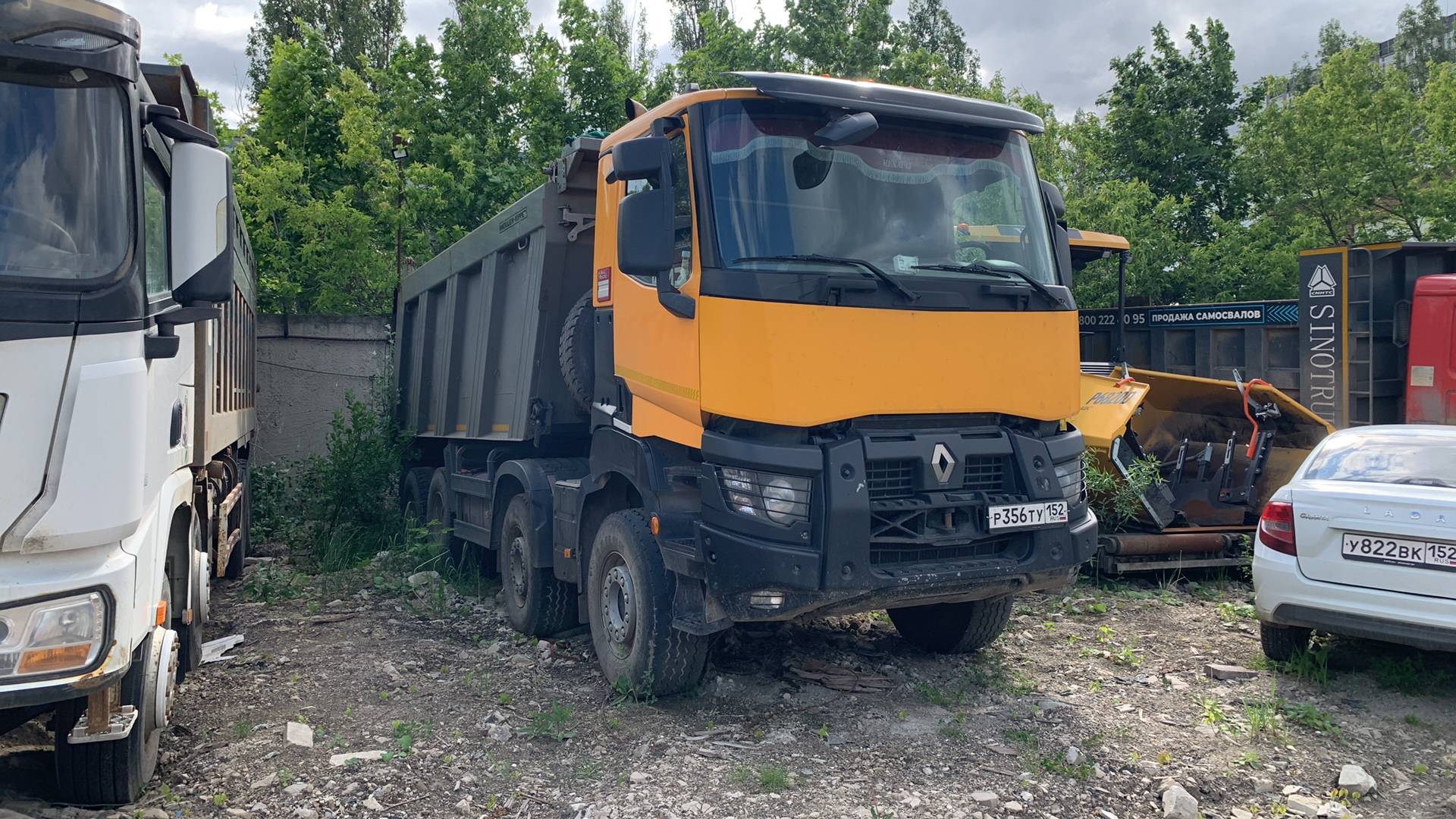 Renault К 440 8X4 (Day cab)