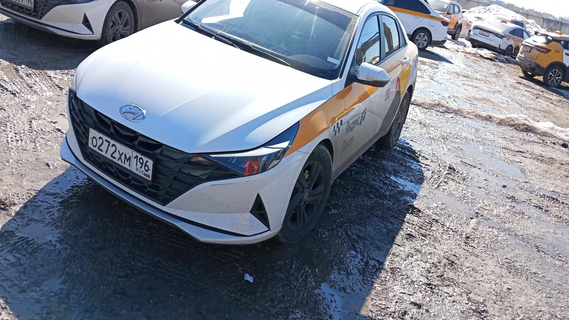 Hyundai Elantra,  122 365 км, 2023 года в лизинг