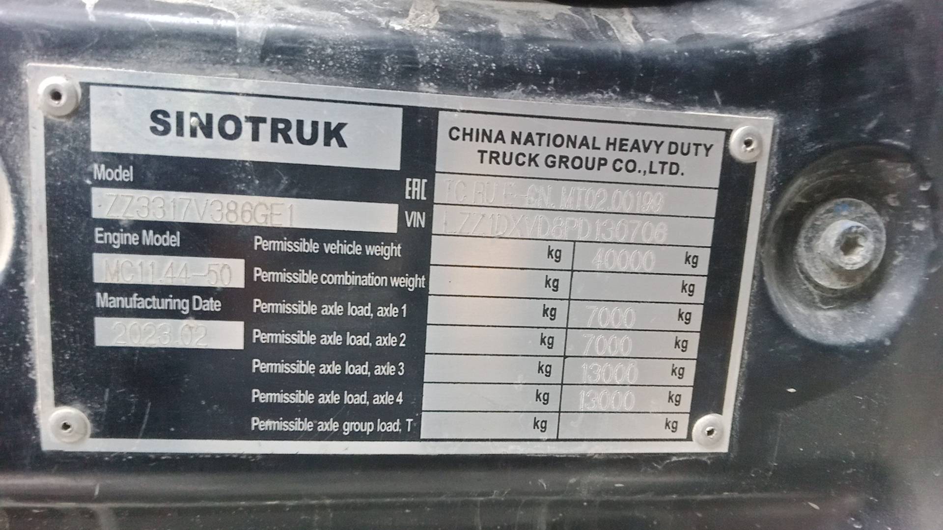 HOWO ZZ3317V386GE1 8х4,  127 142 км, 2023 года в лизинг