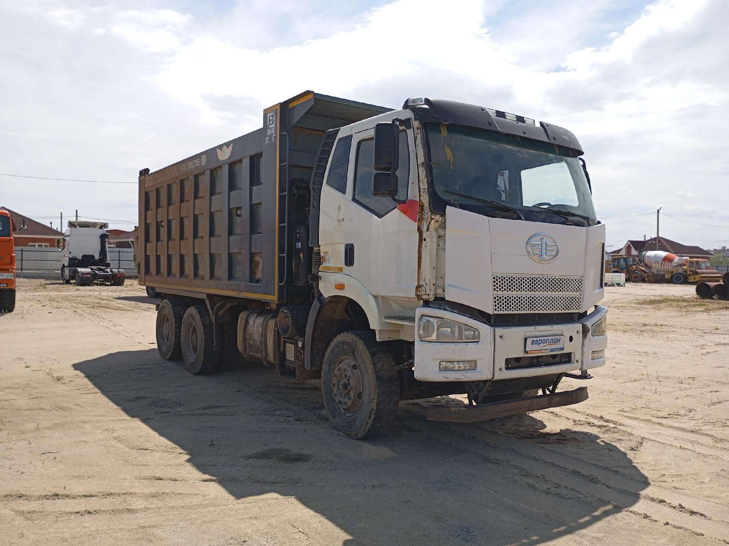 FAW CA3250P66K24T1E5 6х4,  102 463 км, 2022 года в лизинг