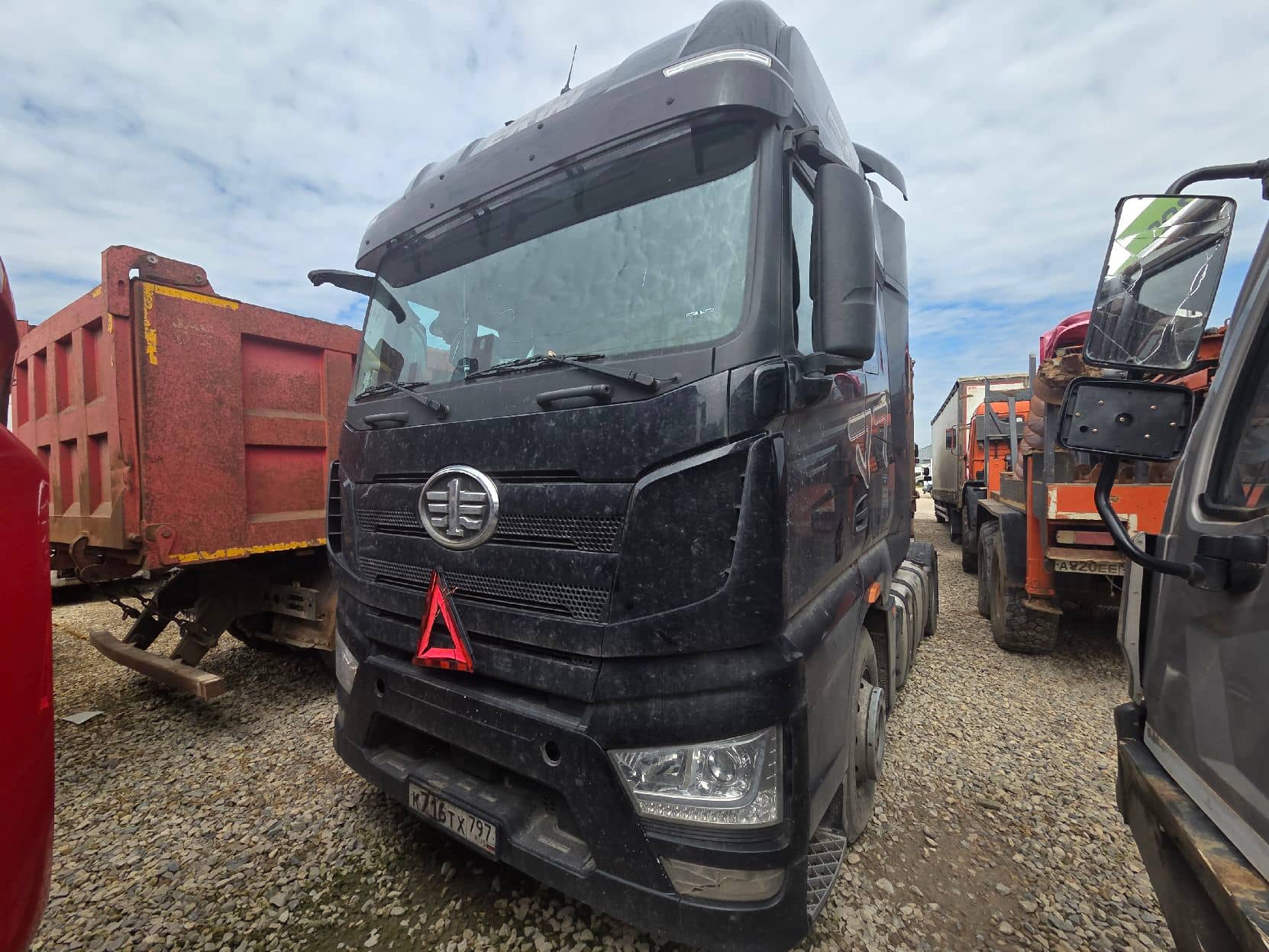 FAW CA4180P77K25E5 4x2,  264 832 км, 2024 года в лизинг
