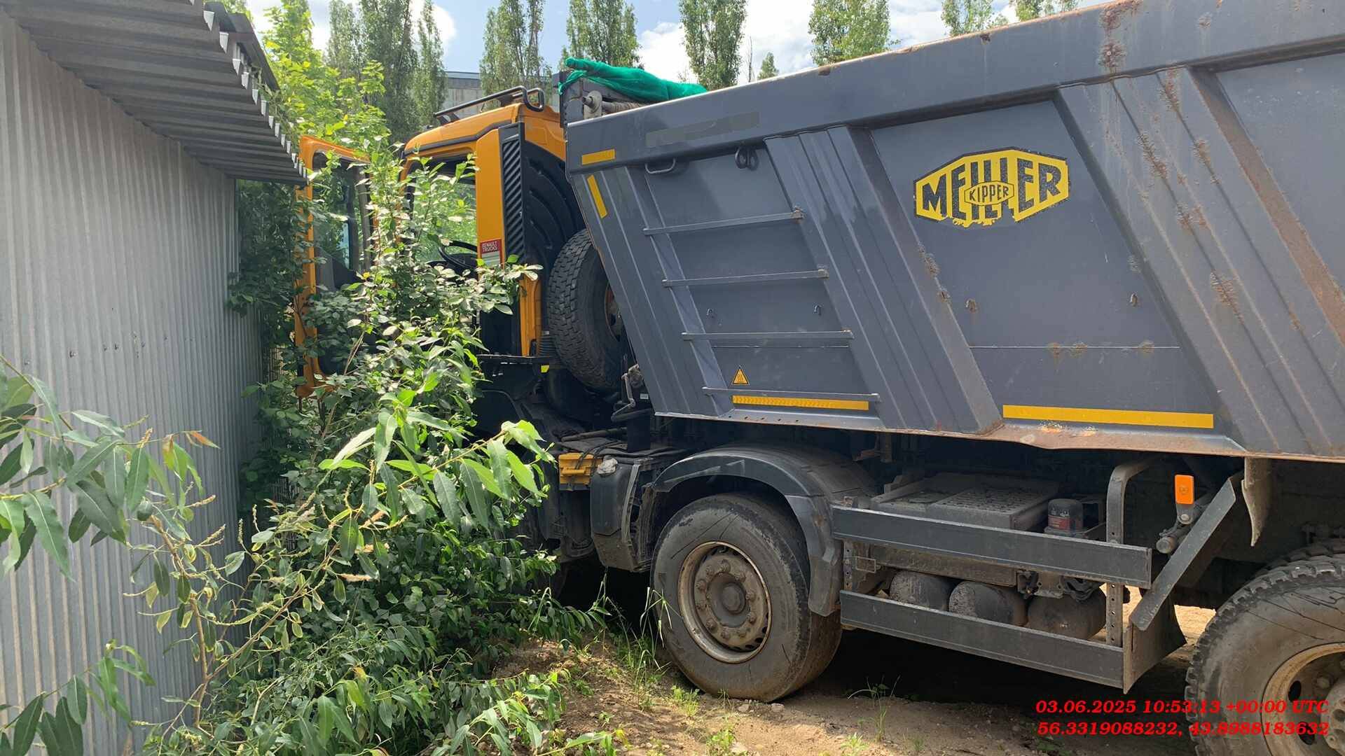 Renault К 440 8X4 (Day cab)