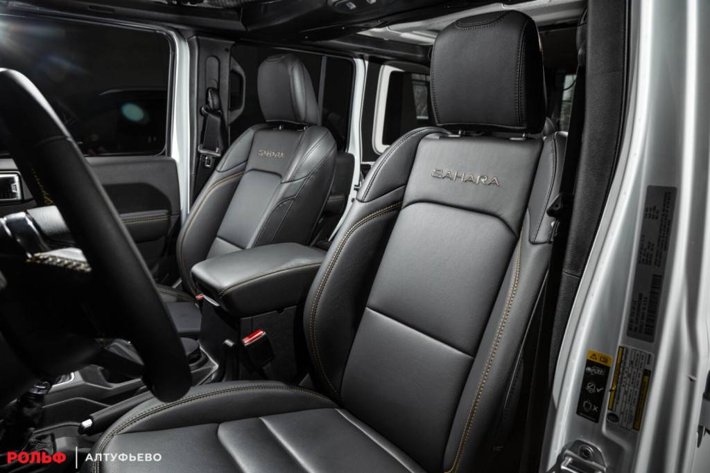 Jeep Wrangler Sahara 2.0T 8AT