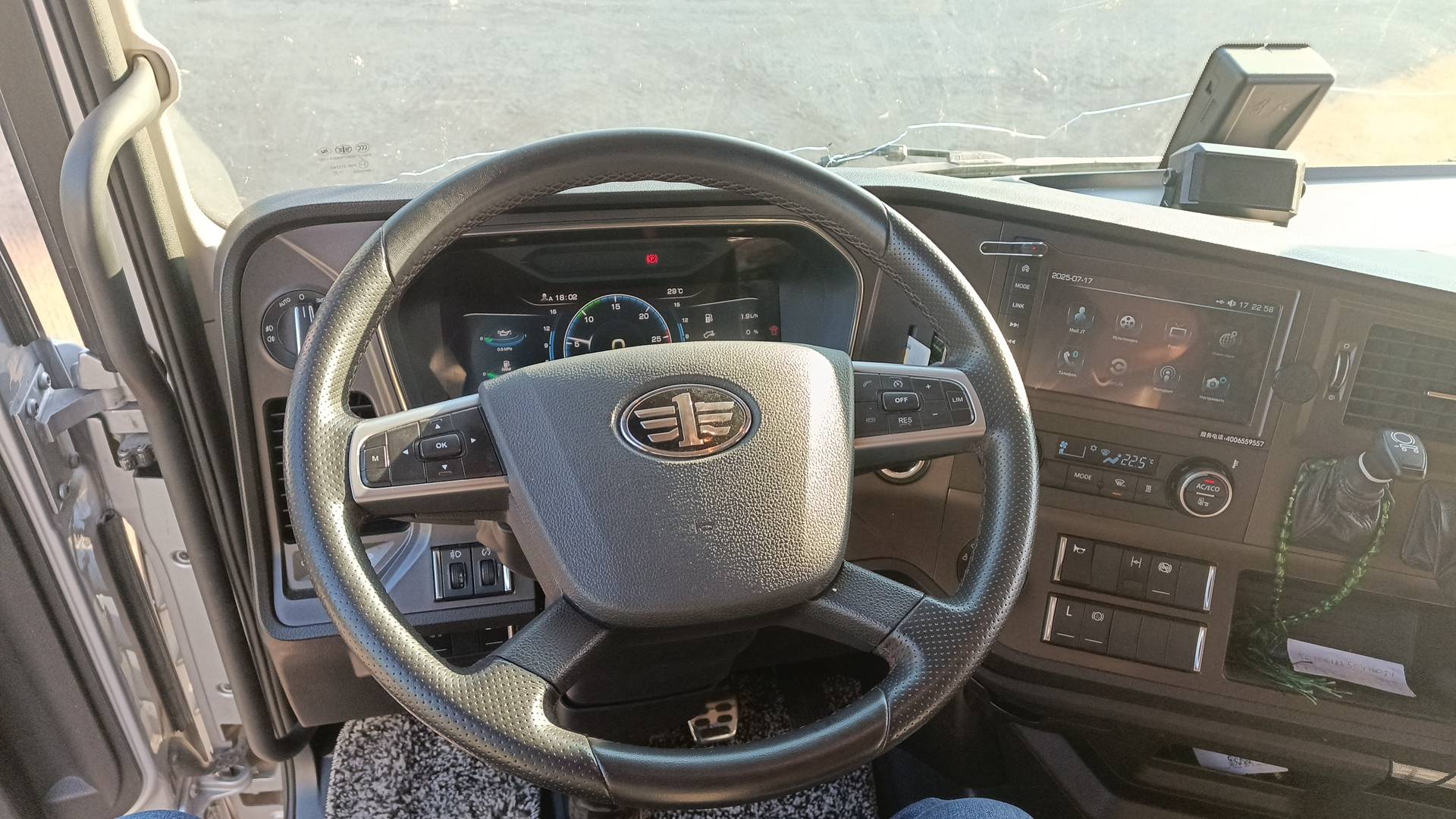 FAW CA4180P77K25E5 4x2,  182 819 км, 2023 года в лизинг