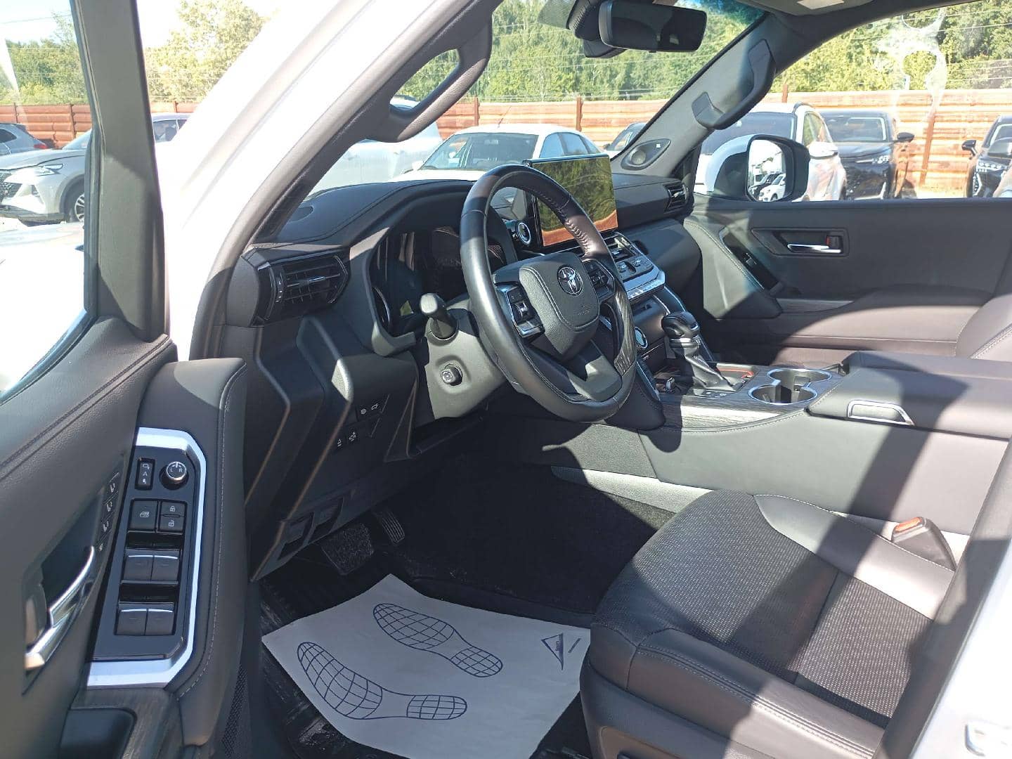 Toyota Land Cruiser 300,  31 213 км, 2024 года в лизинг