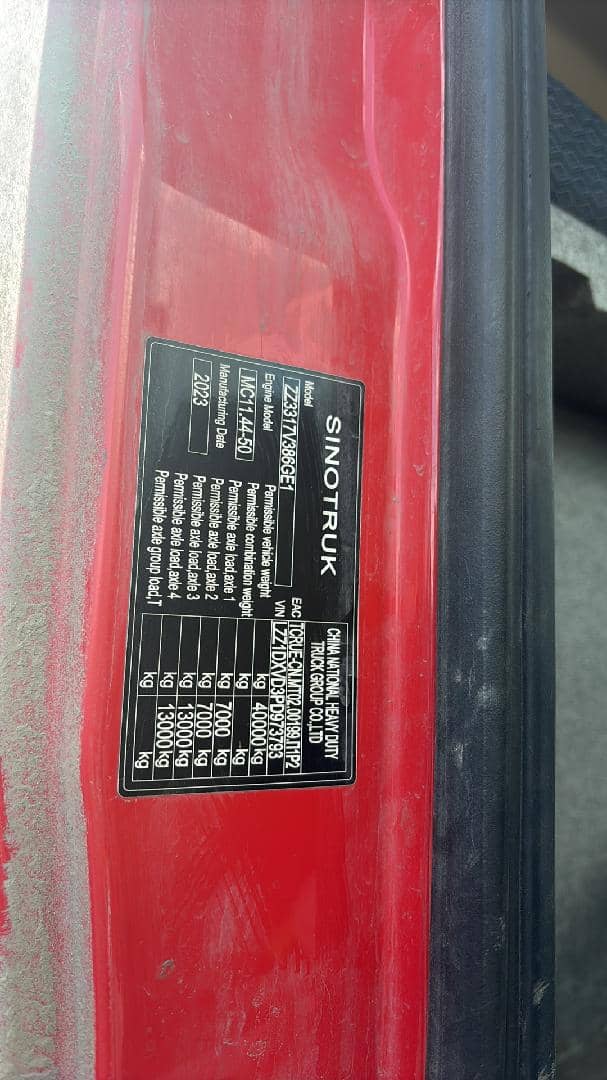 HOWO ZZ3317V386GE1 8х4,  150 000 км, 2023 года
