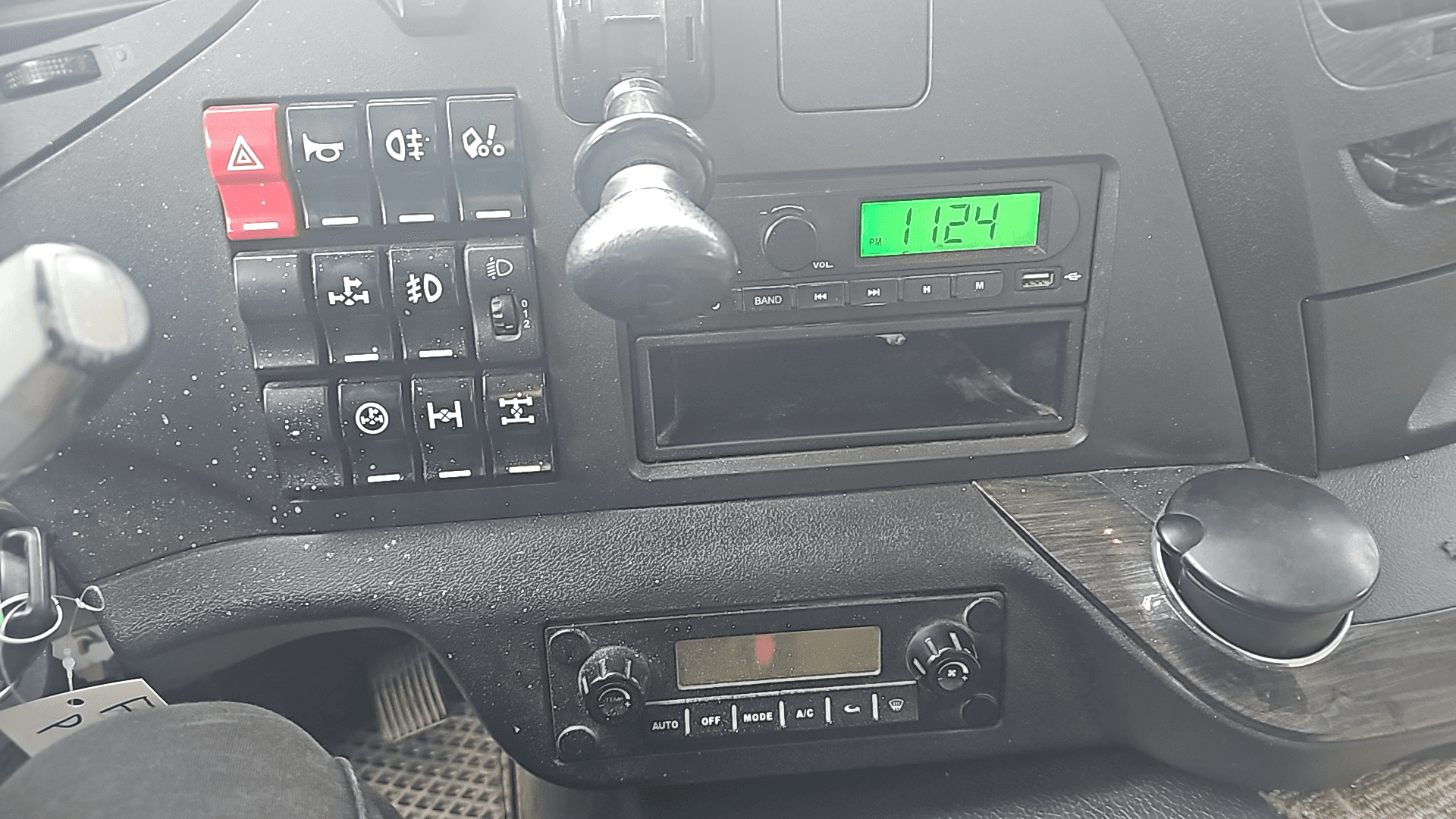 FAW CA3250P66K24T1E5 6х4,  82 155 км, 2022 года в лизинг