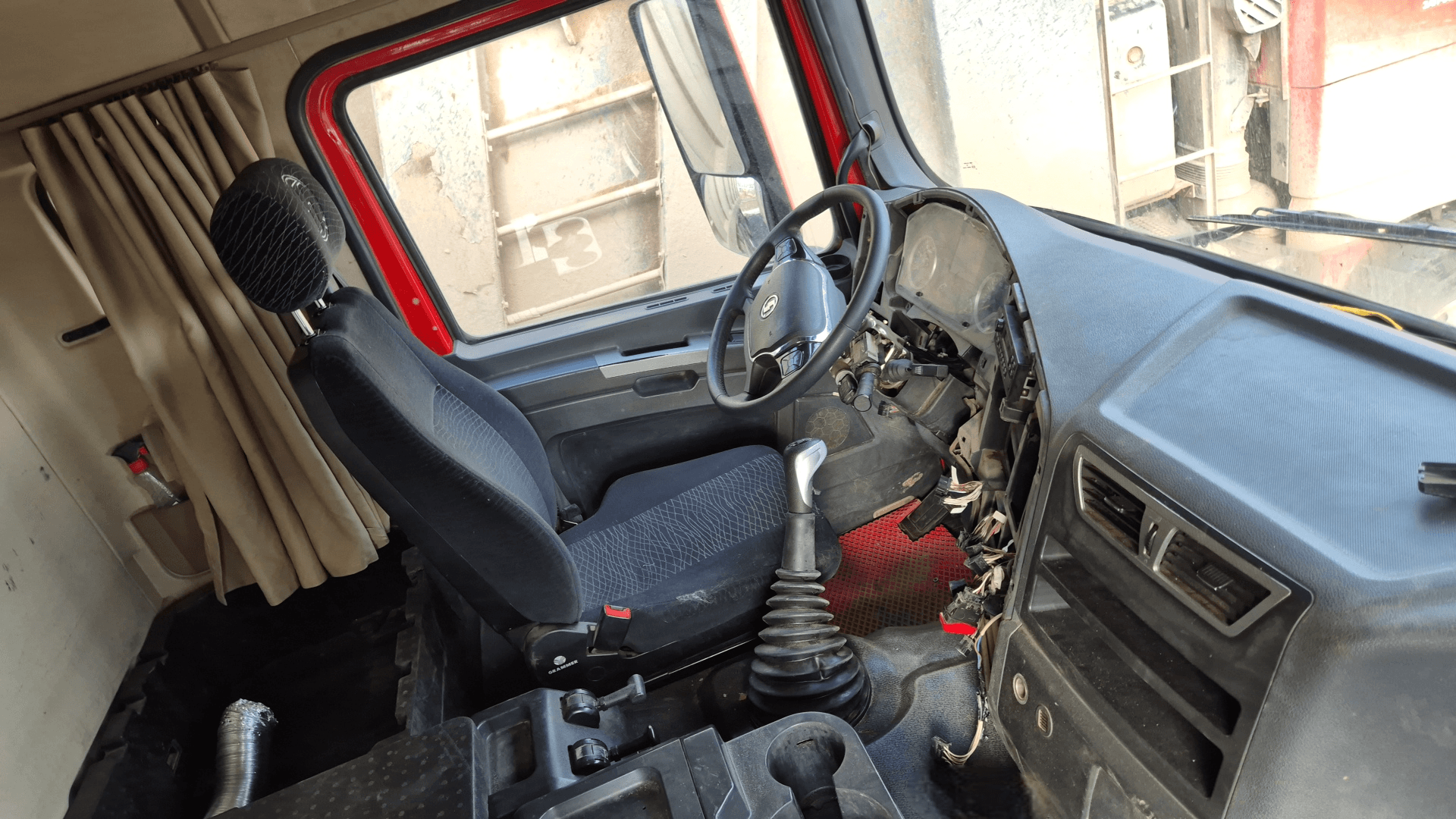 Shacman SX33186V366,  713 587 км, 2023 года в лизинг