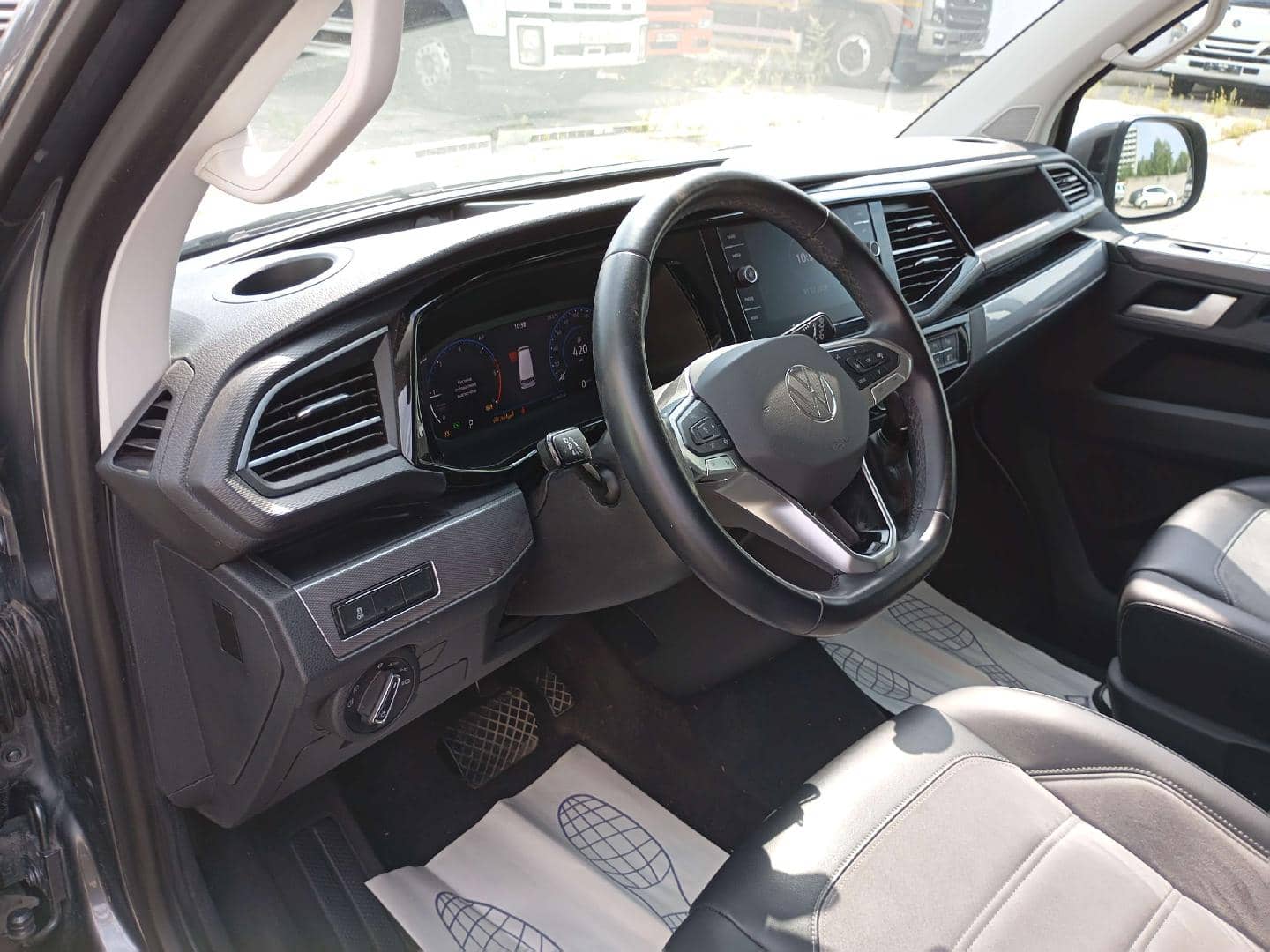 Volkswagen Multivan,  53 860 км, 2023 года в лизинг