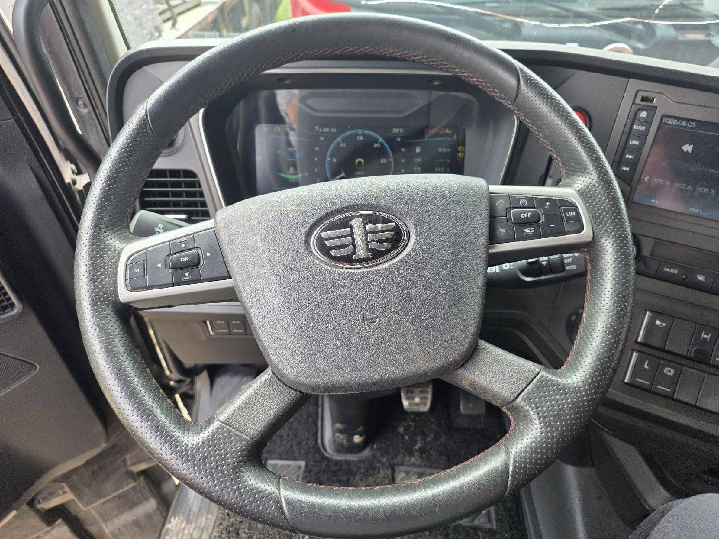 FAW CA4180P77K25E5 4x2,  264 832 км, 2024 года