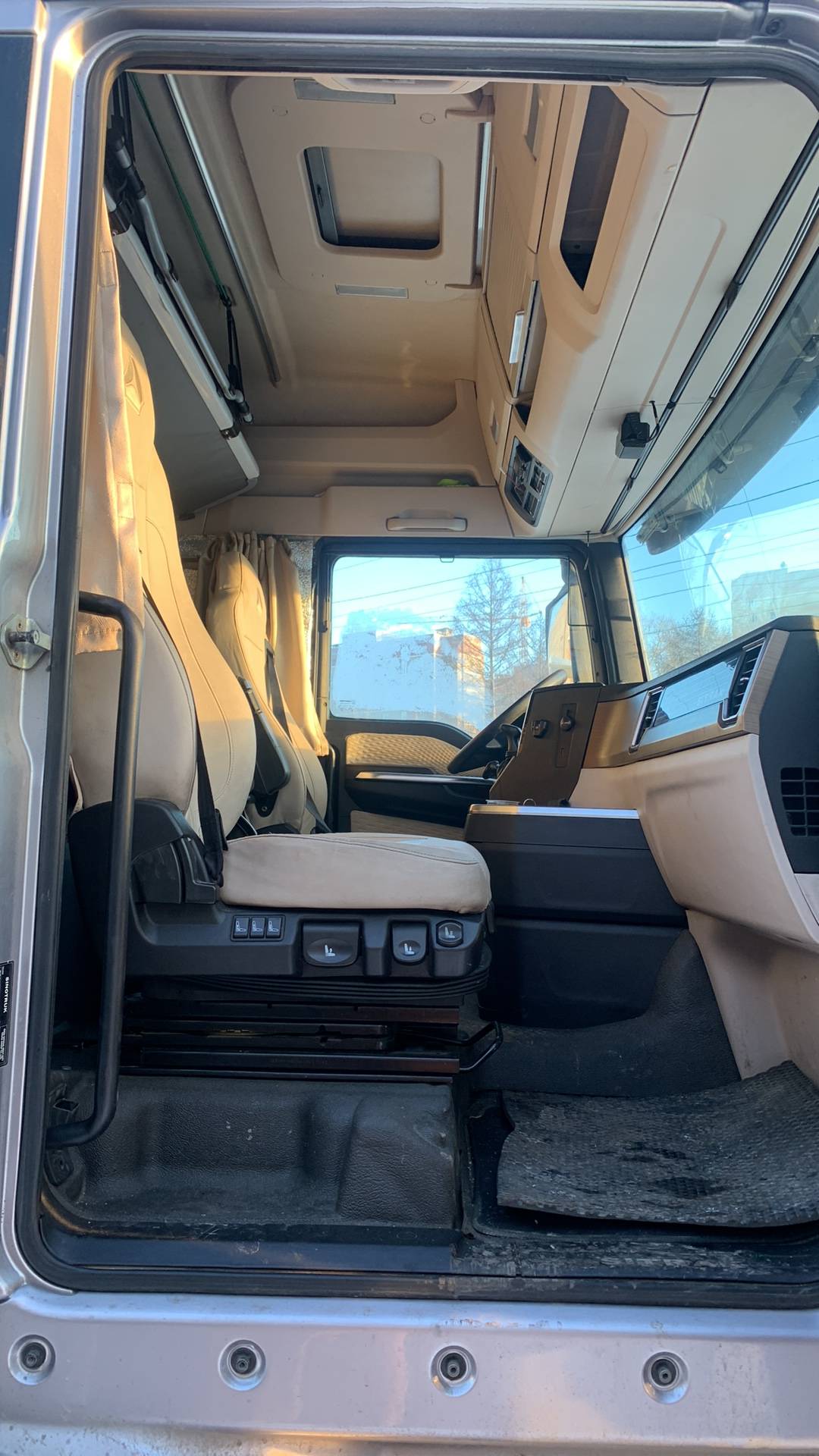 Sitrak C7H 4x2 ZZ4186V361HE,  508 029 км, 2022 года в лизинг