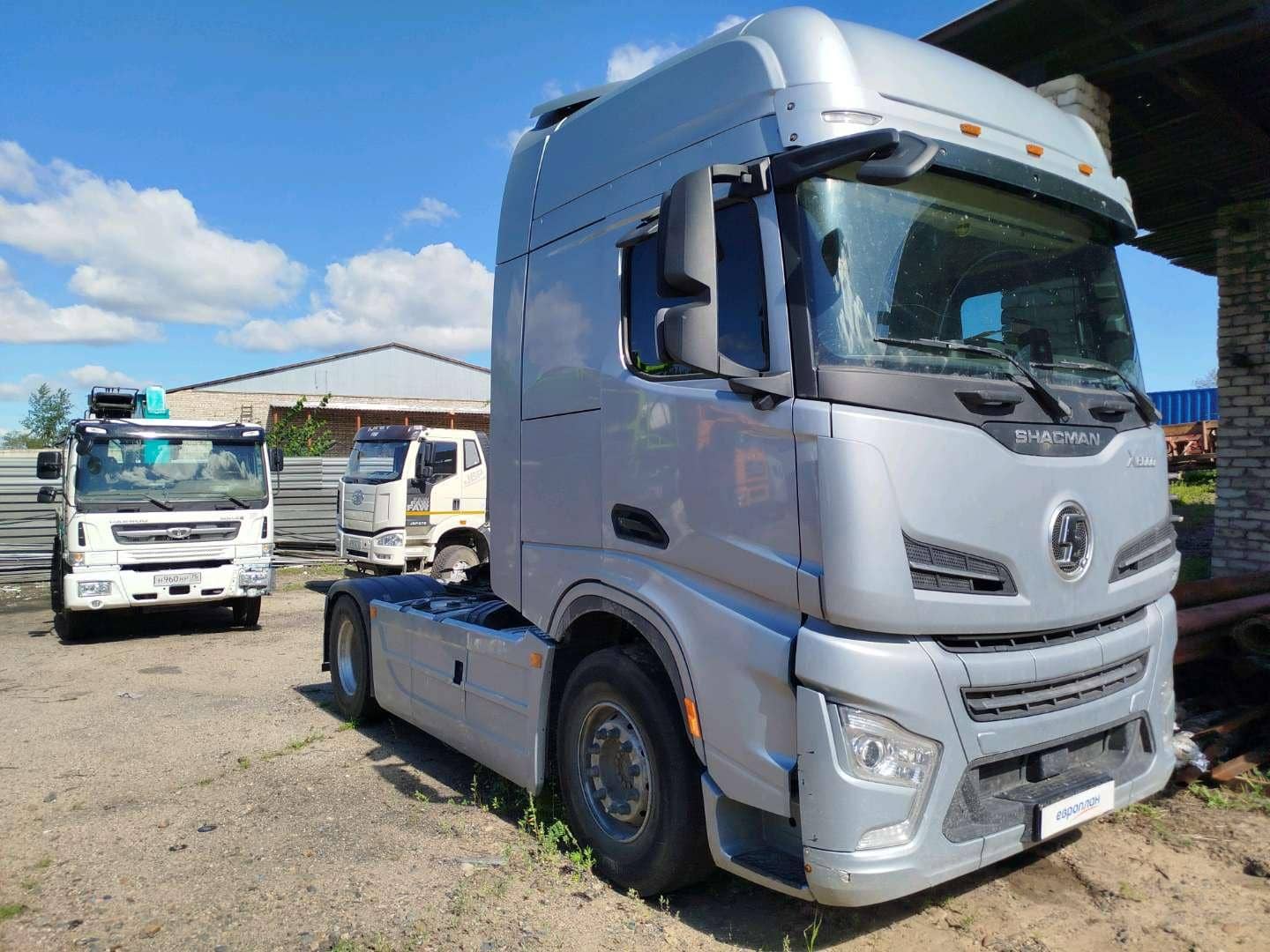 Shacman SX4188YY381
