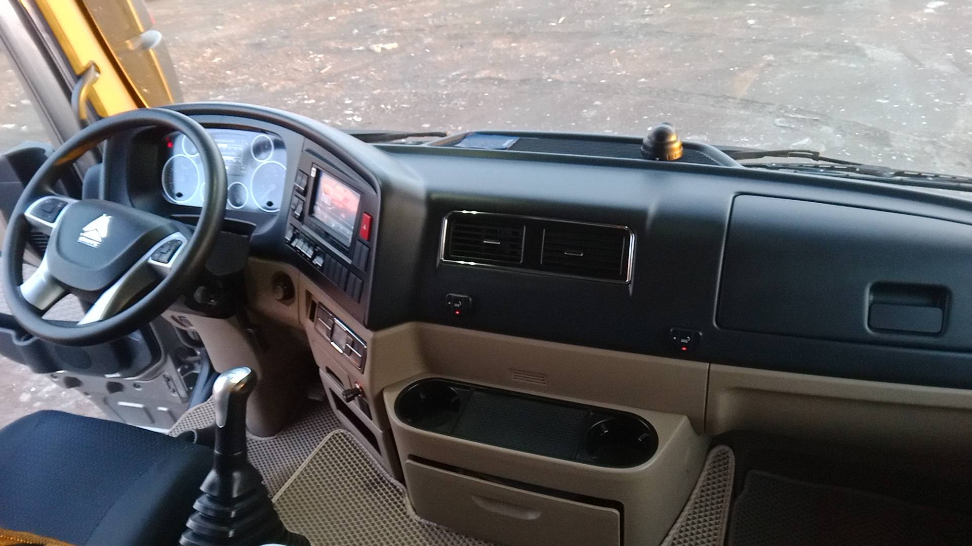 HOWO ZZ5167JSQM561GE1 4х2,  40 274 км, 2024 года в лизинг