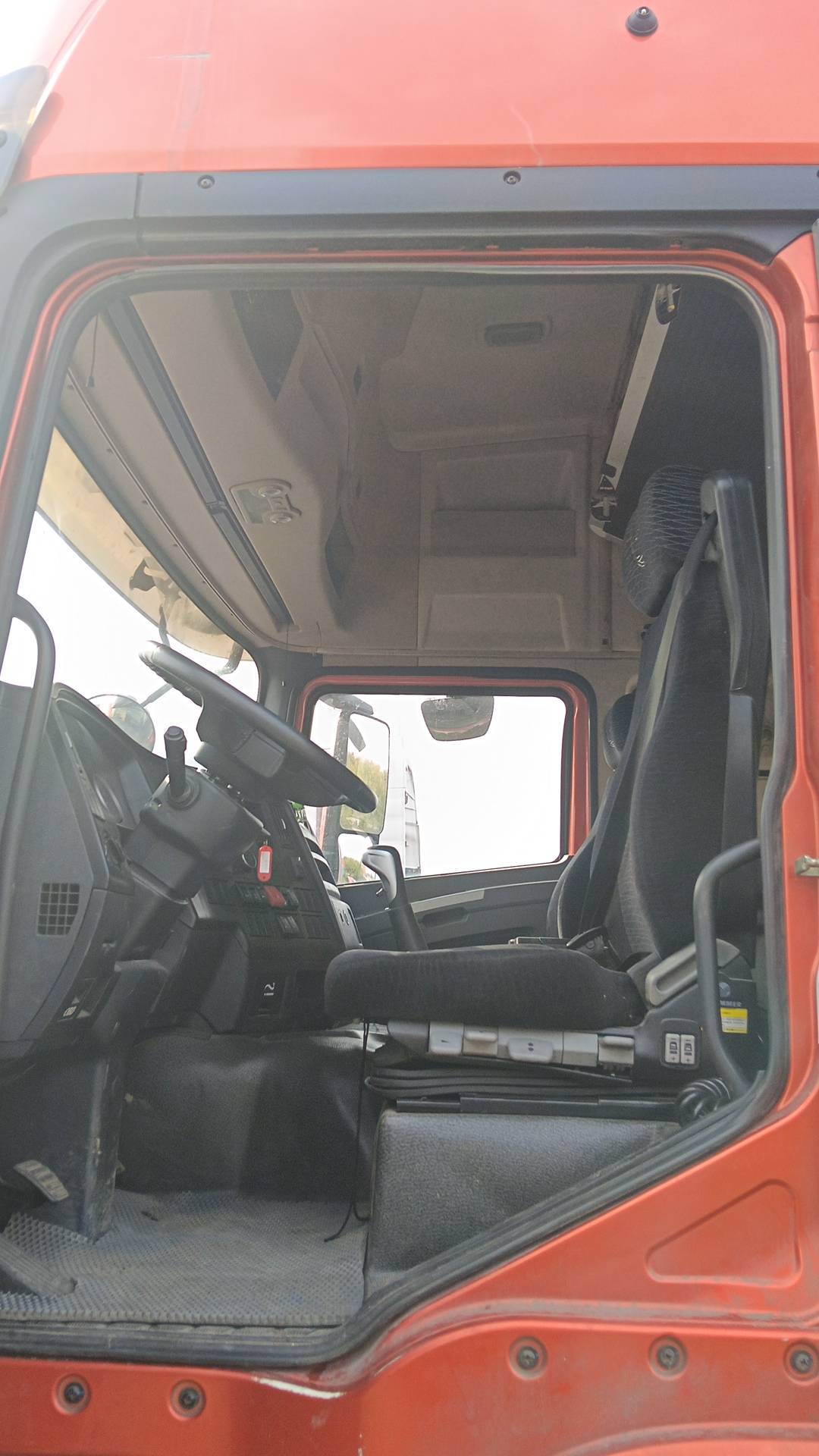 Shacman SX42584V324,  168 939 км, 2022 года в лизинг
