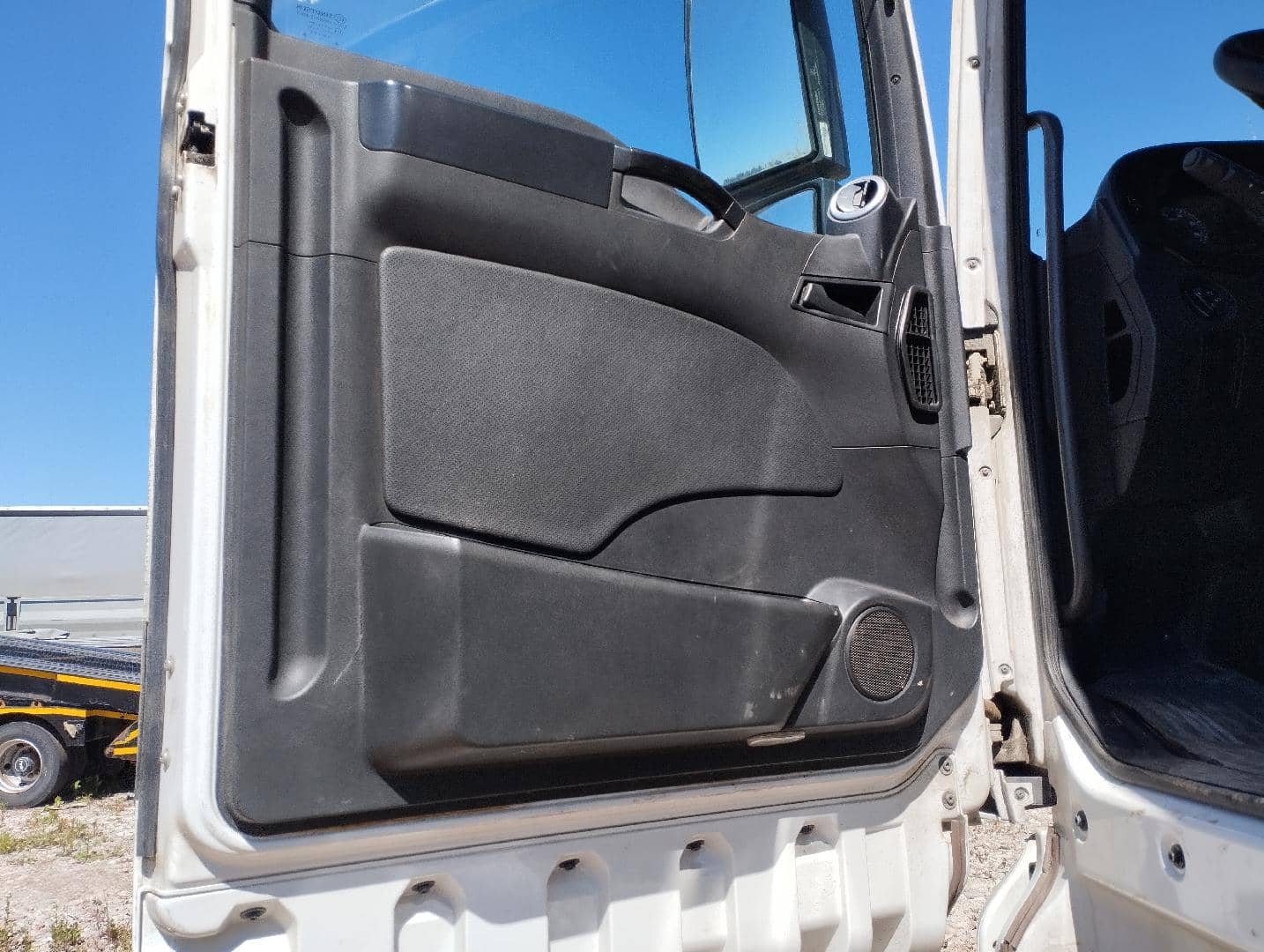 Sitrak ZZ4186V391HE,  421 087 км, 2023 года в лизинг