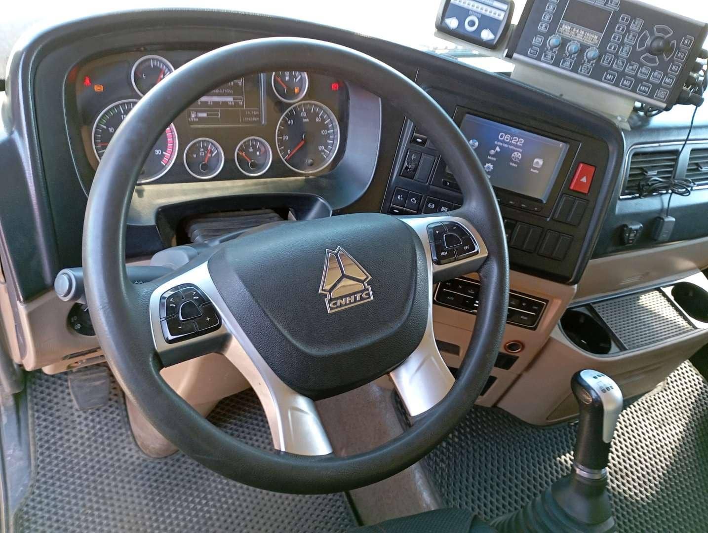 HOWO ZZ3256V384GE 6x4,  155 634 км, 2023 года в лизинг