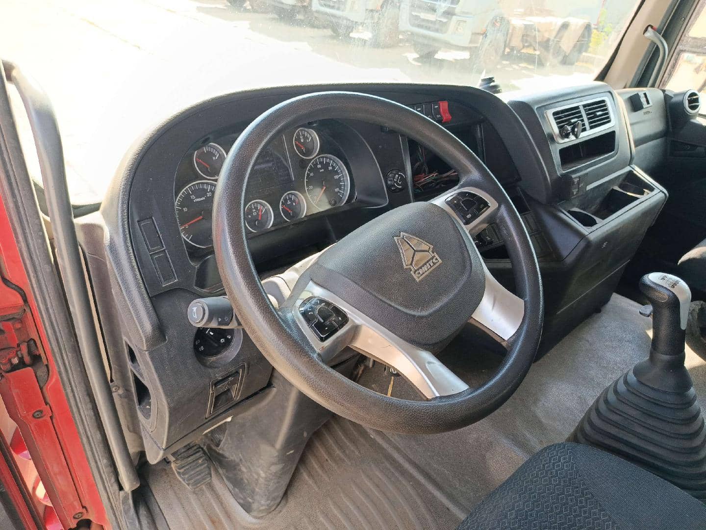 HOWO ZZ3317V386GE1 8х4,  184 833 км, 2021 года в лизинг