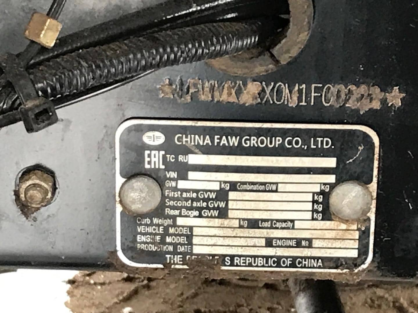FAW CA3310P66K24T4E5 8х4,  100 000 км, 2021 года