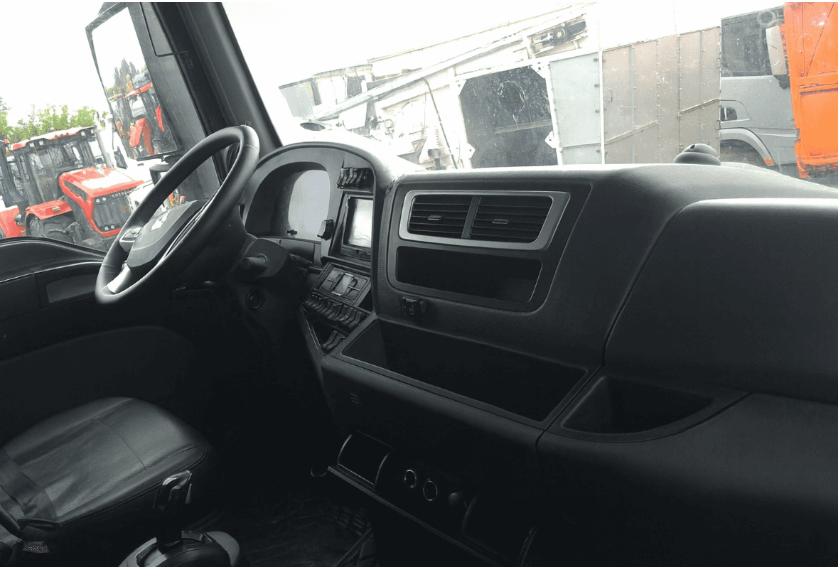 Sitrak ZZ4256V363HE1 6×2,  301 405 км, 2023 года в лизинг