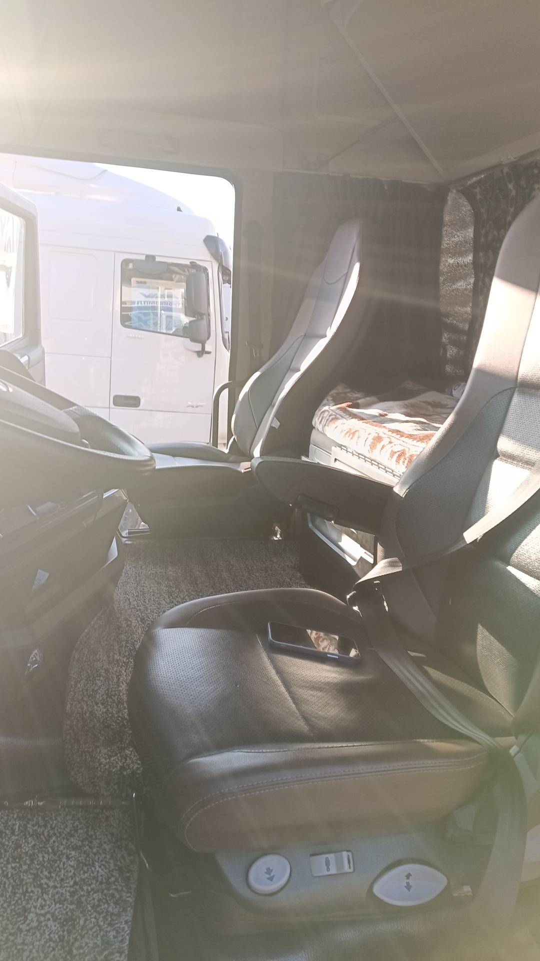 FAW CA4180P77K25E5 4x2,  182 819 км, 2023 года в лизинг