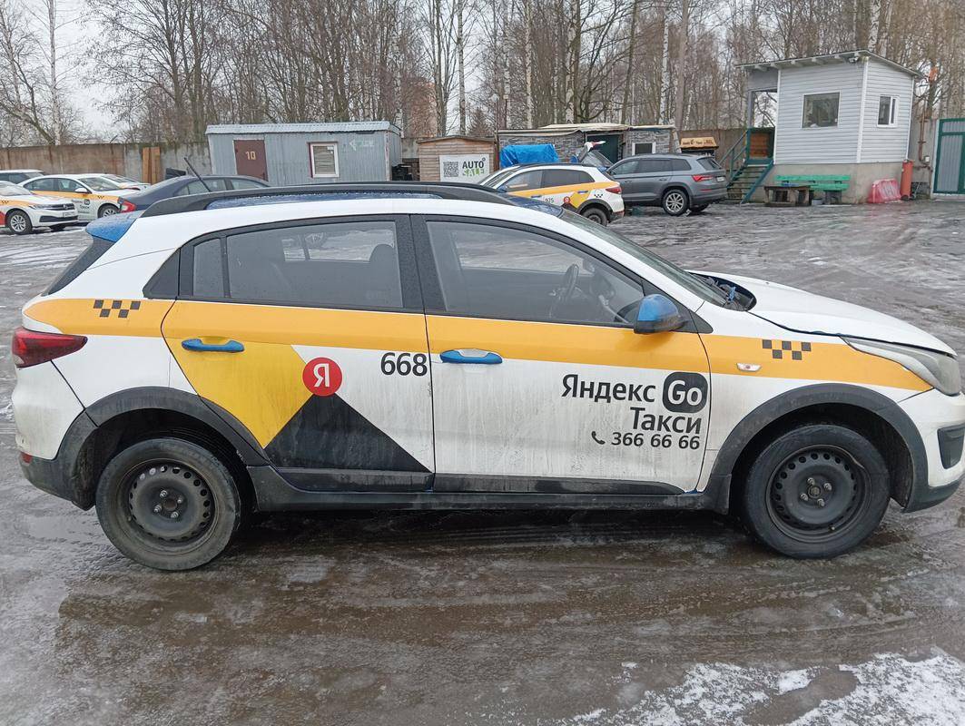 KIA Rio X-Line,  259 991 км, 2019 года в лизинг
