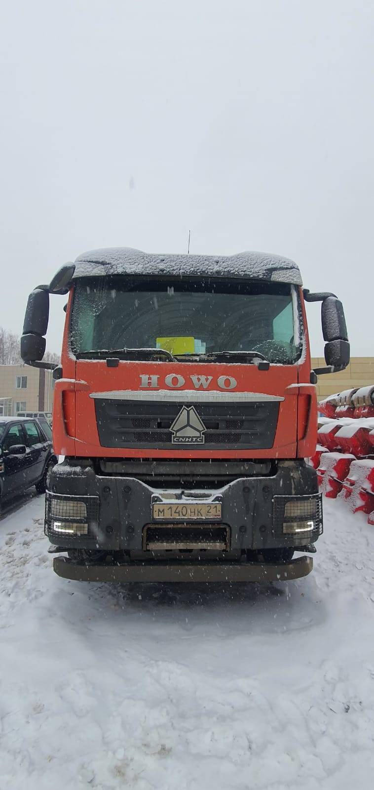 HOWO ZZ3317V386GE1 8х4,  173 391 км, 2022 года в лизинг