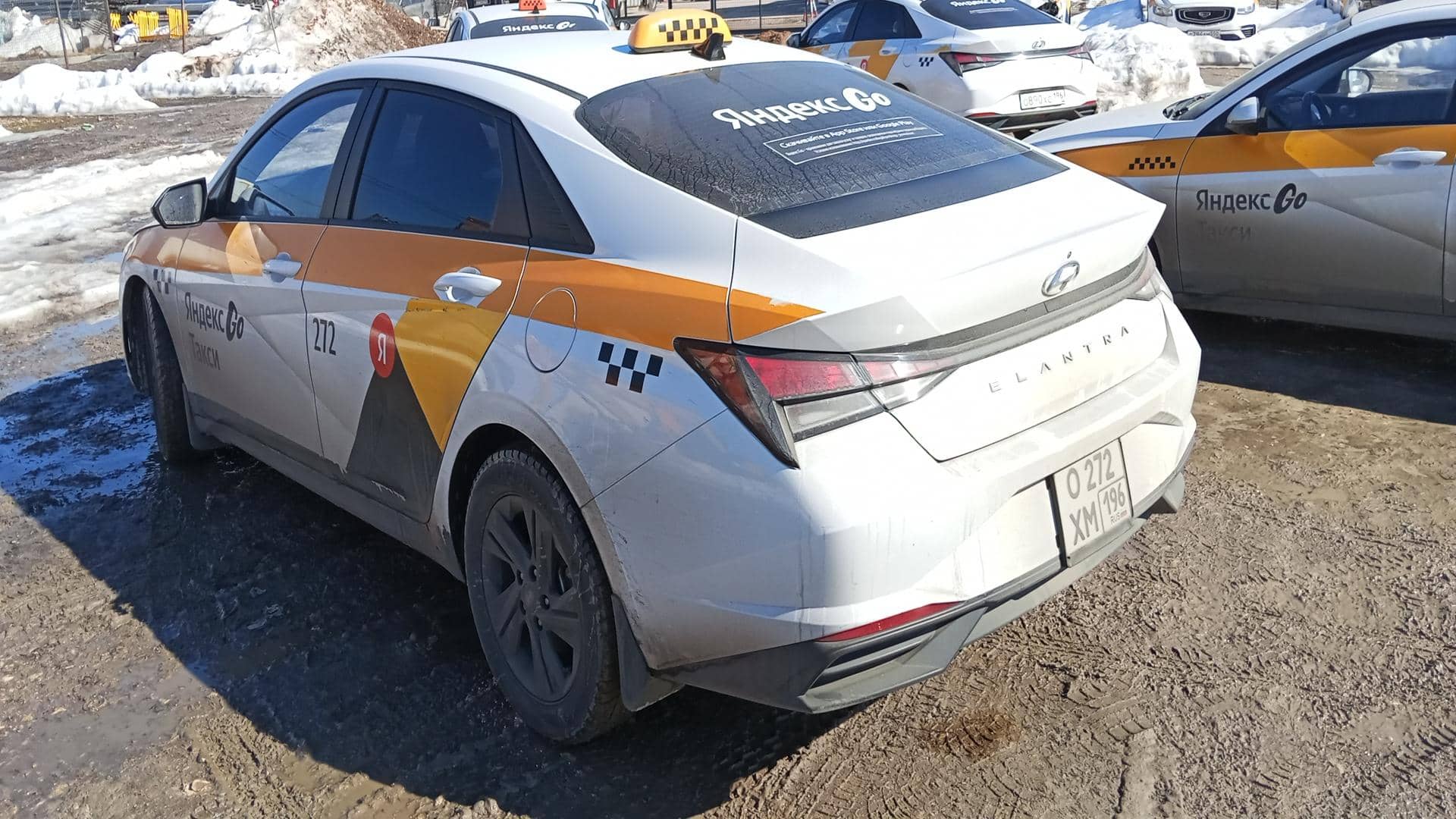 Hyundai Elantra,  122 365 км, 2023 года в лизинг