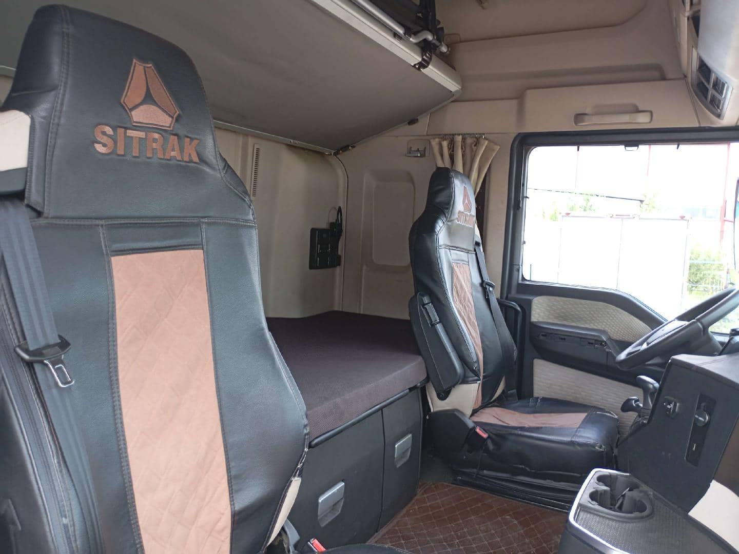 Sitrak C7H 4x2 ZZ4186V361HE,  348 905 км, 2023 года в лизинг