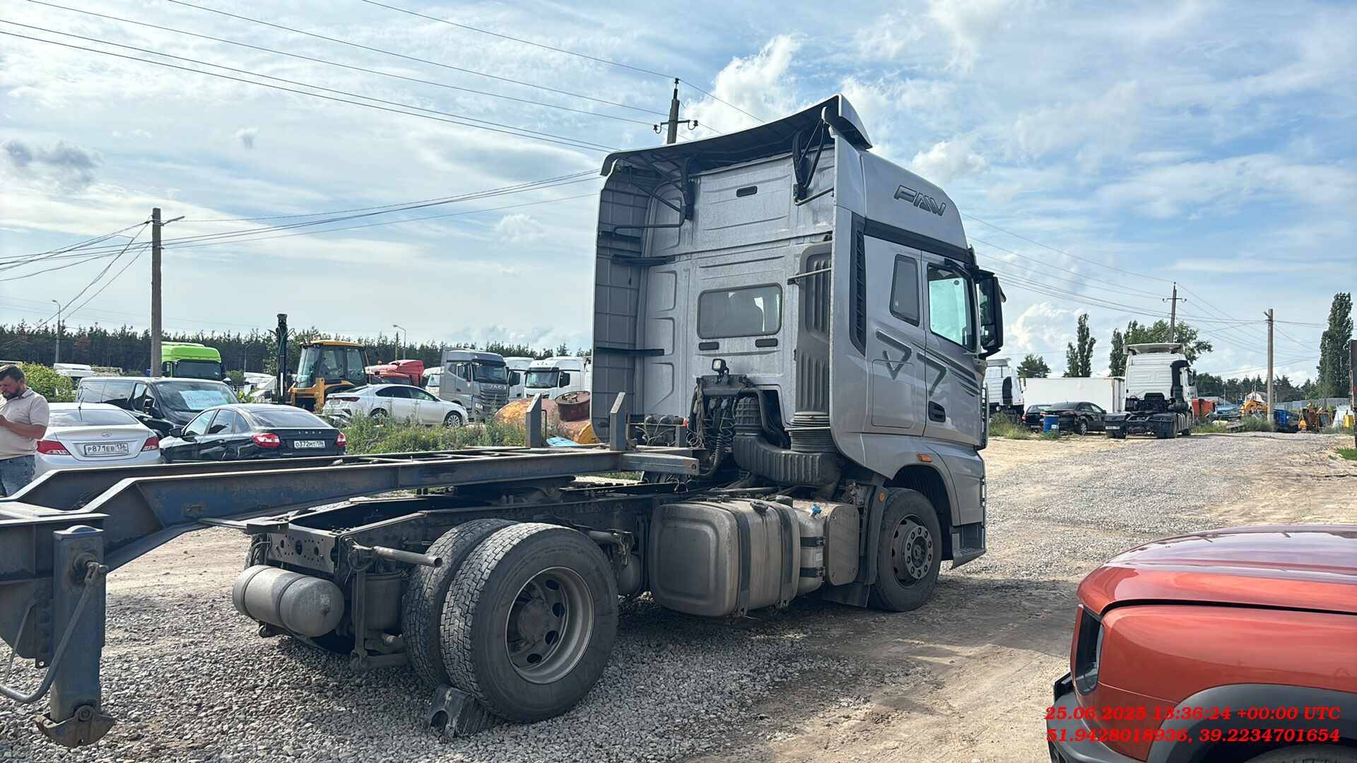 FAW CA4180P77K25E5 4x2,  122 413 км, 2023 года в лизинг