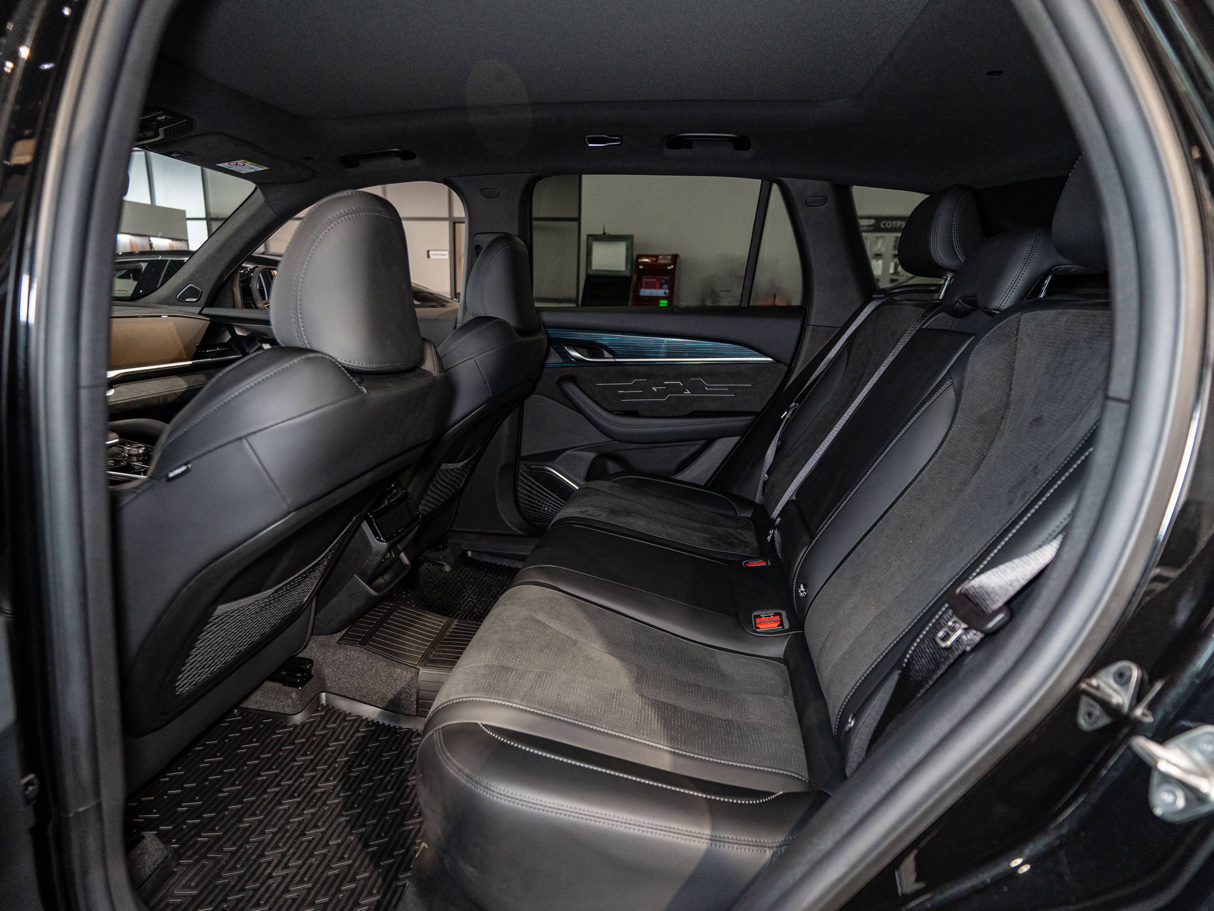 Geely Monjaro Flagship 2.0T (238 hp) 8AT 4WD