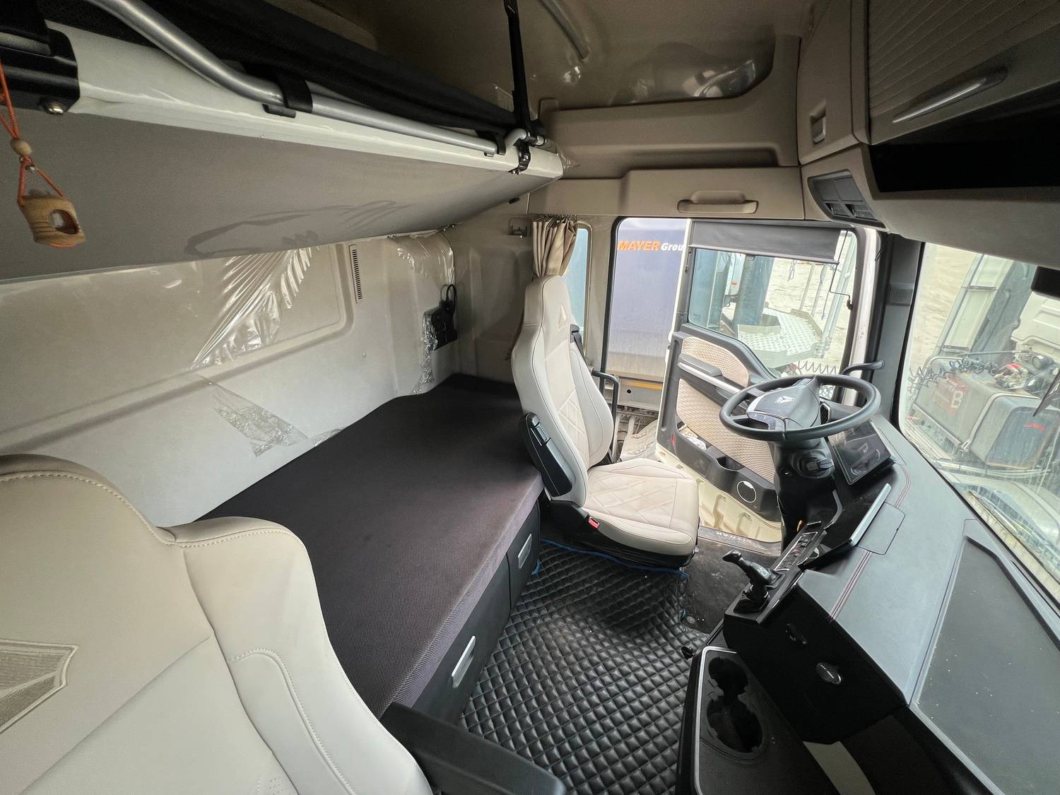 Sitrak C7H MAX 4x2 ZZ4186V361HE,  236 500 км, 2023 года в лизинг