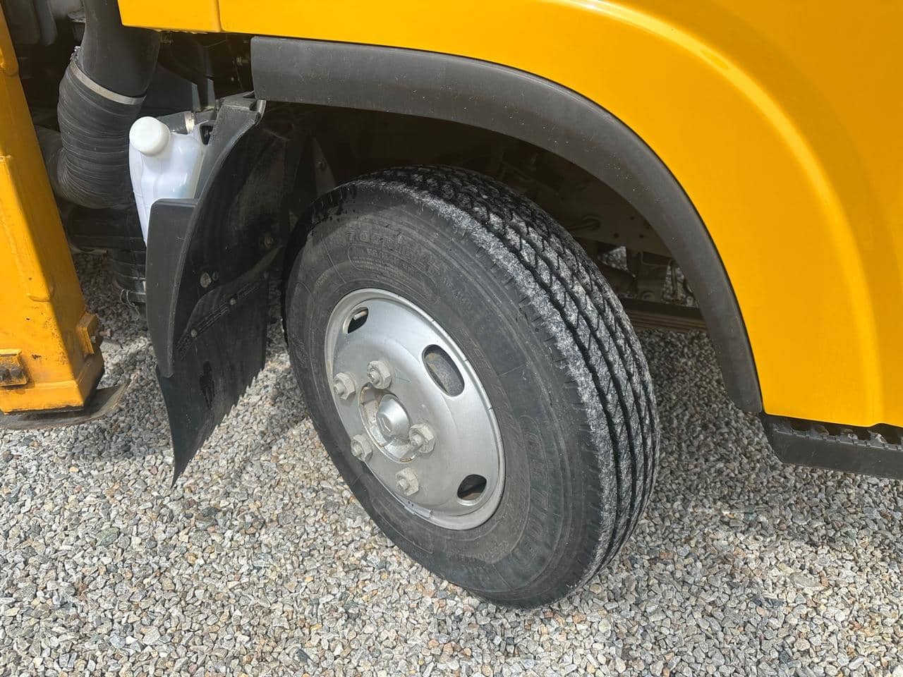 ISUZU ELF(KV100),  13 434 км, 2024 года в лизинг